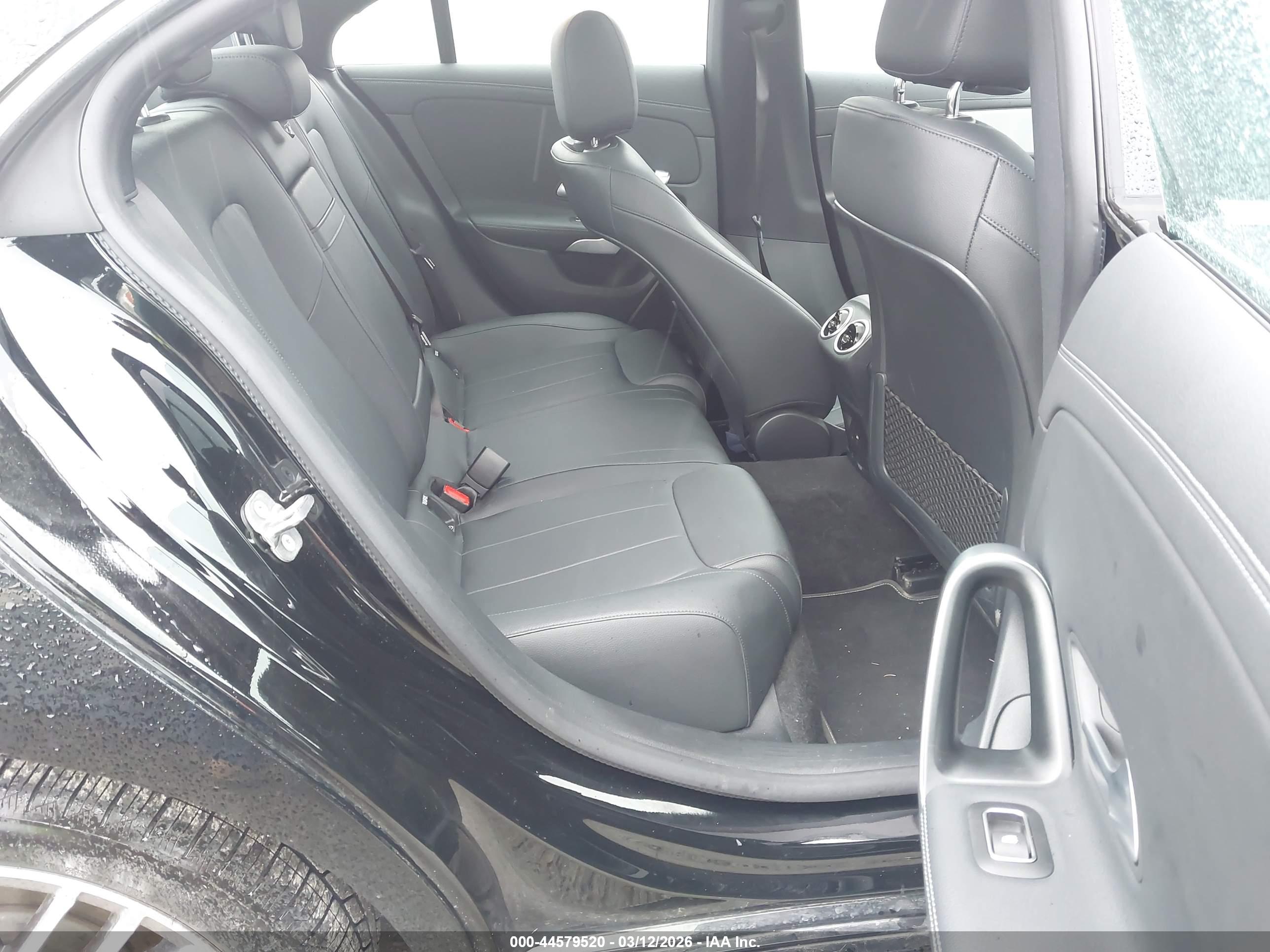 MERCEDES-BENZ CLA image 8