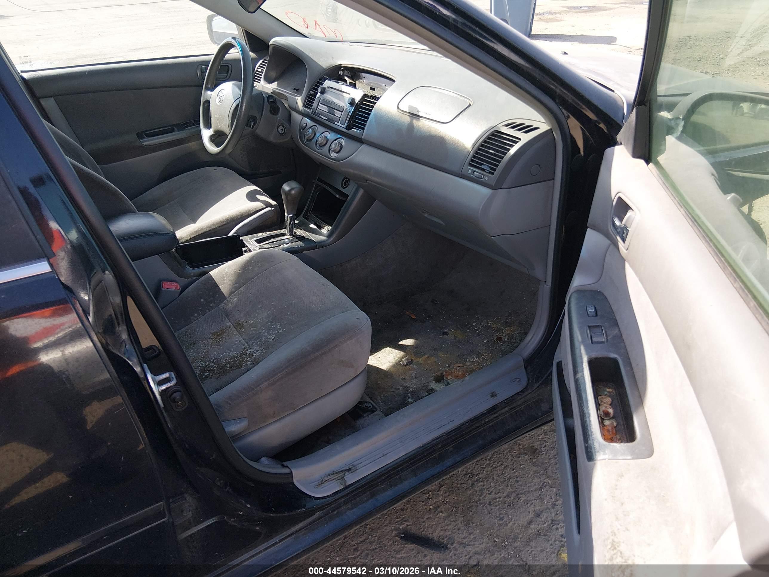 TOYOTA CAMRY image 5