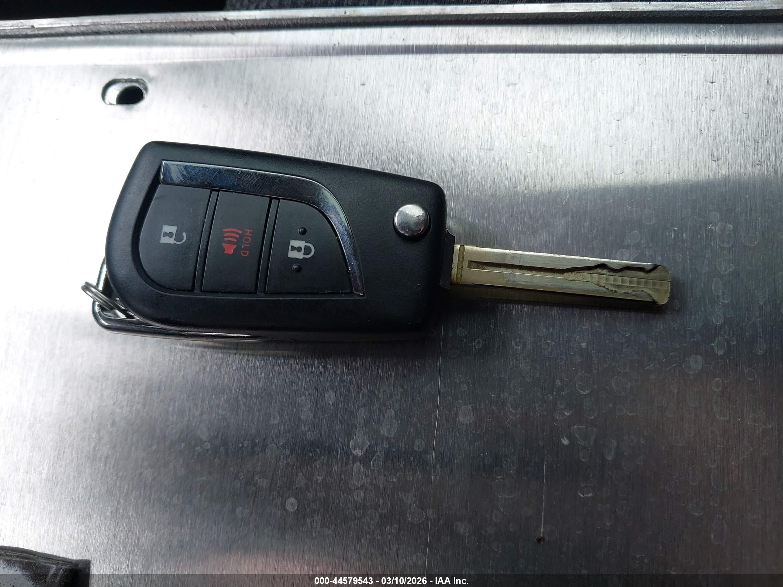 TOYOTA RAV4 image 11