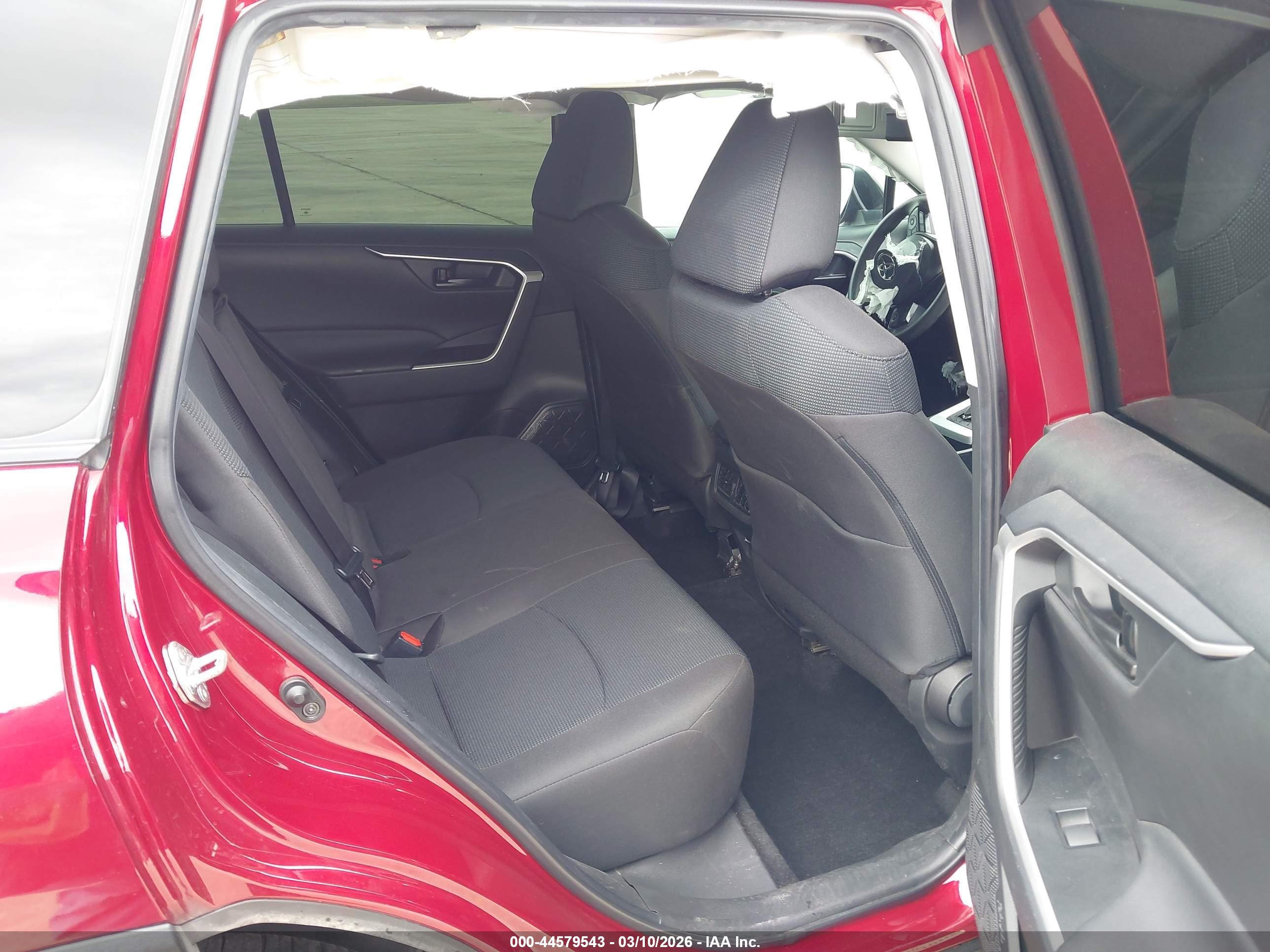 TOYOTA RAV4 image 8