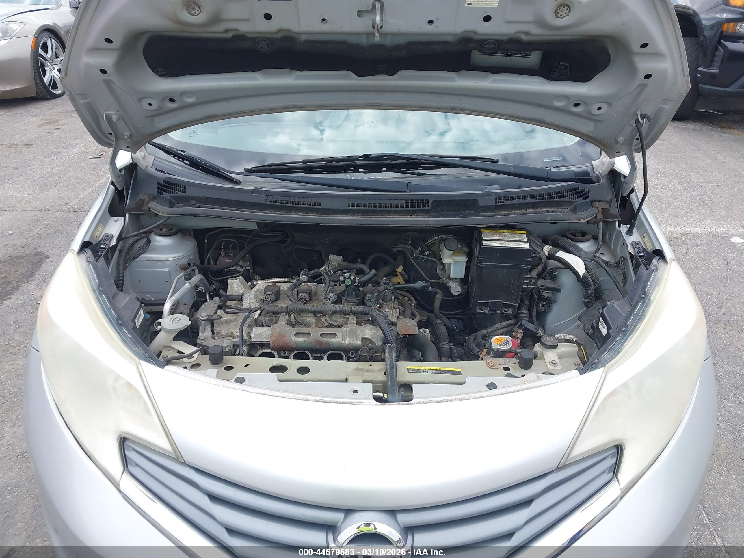 NISSAN VERSA image 10