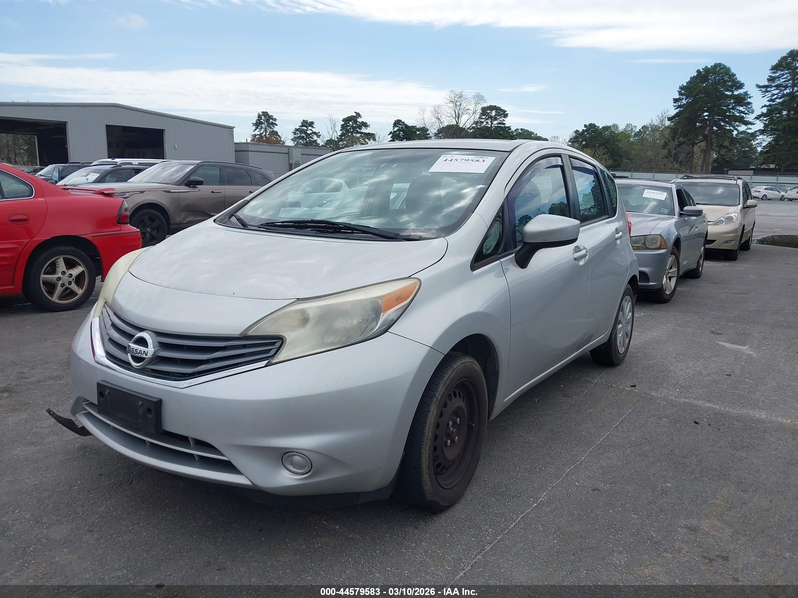 NISSAN VERSA image 2