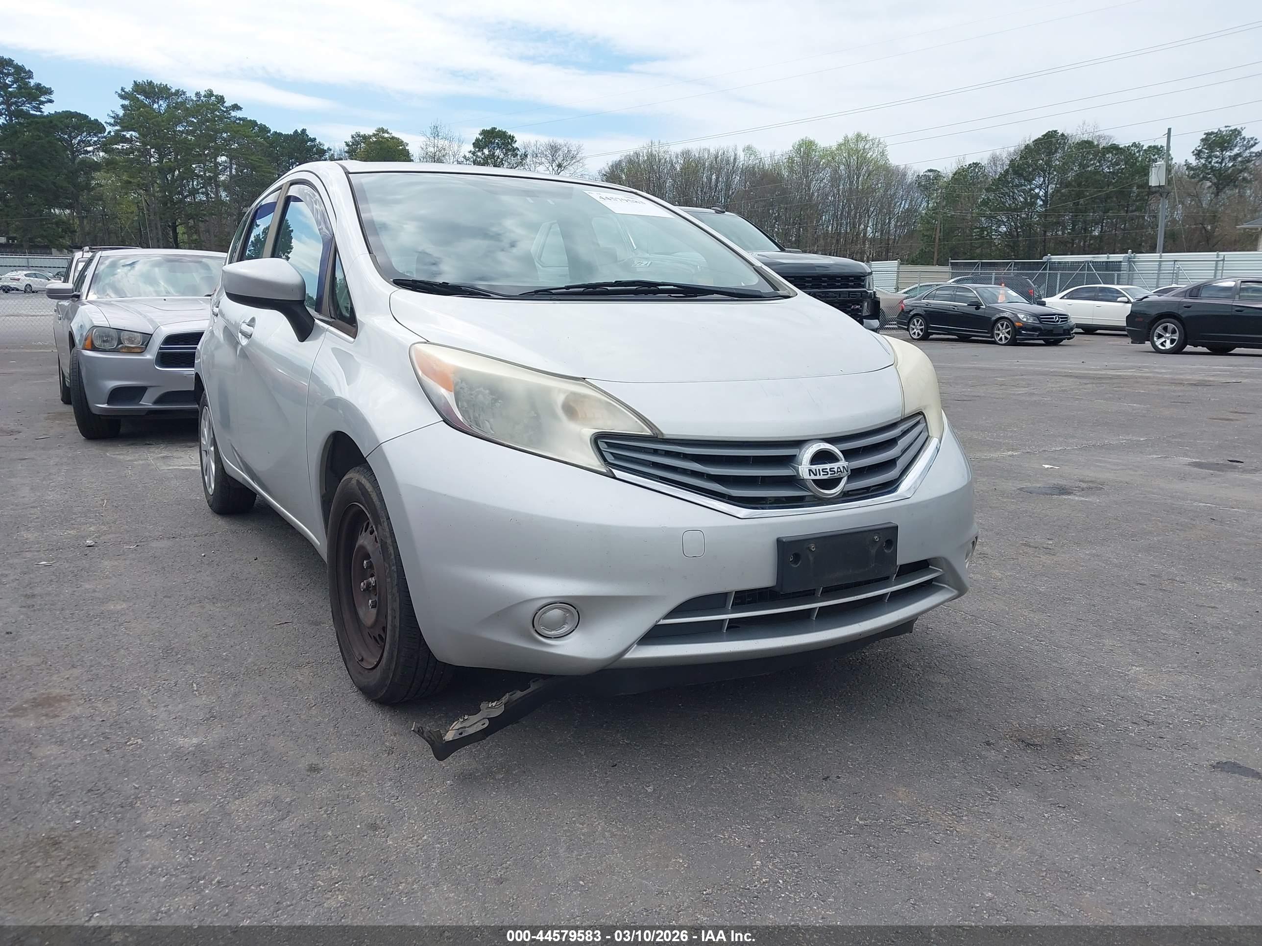 NISSAN VERSA image 6