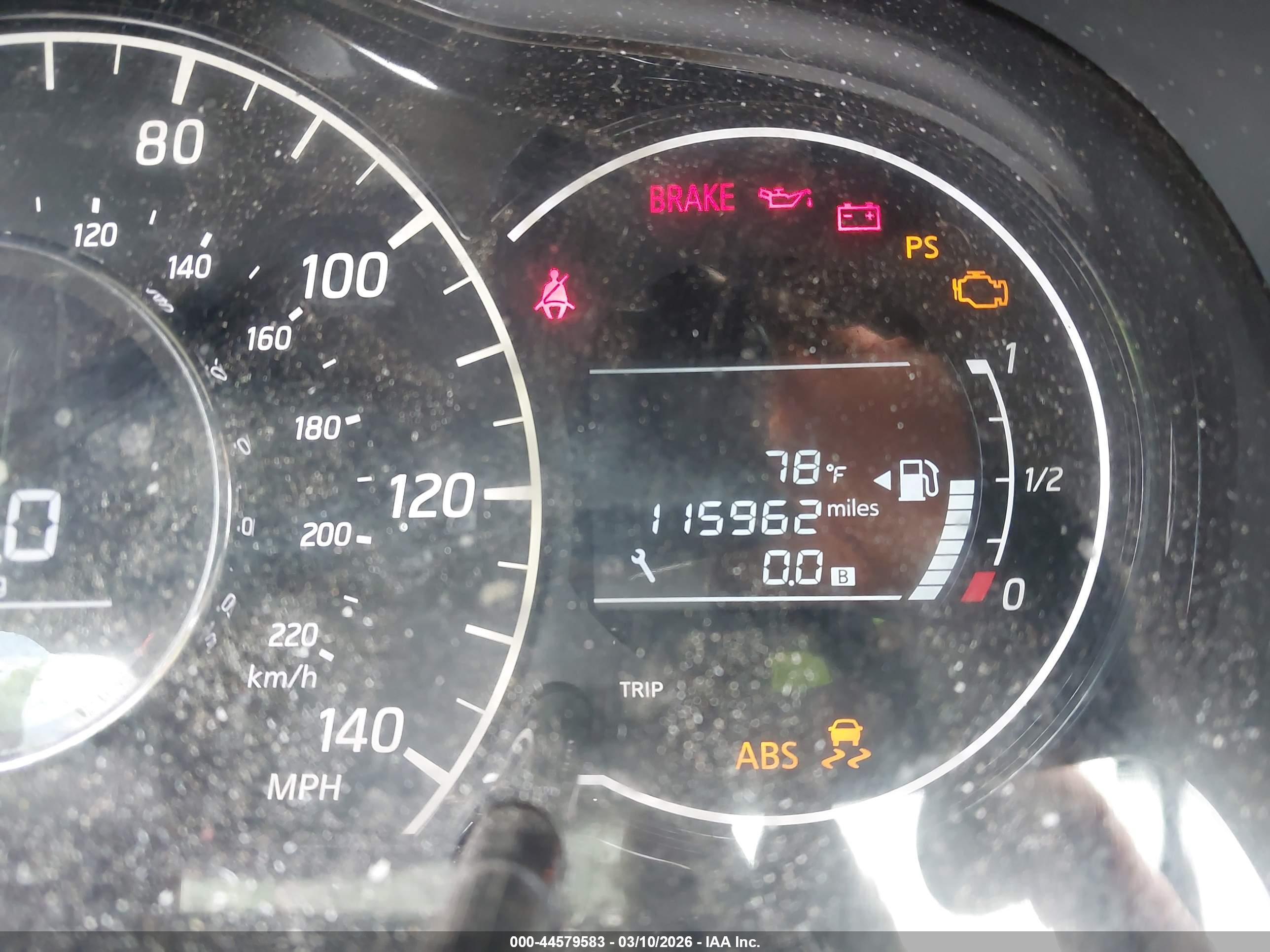 NISSAN VERSA image 7