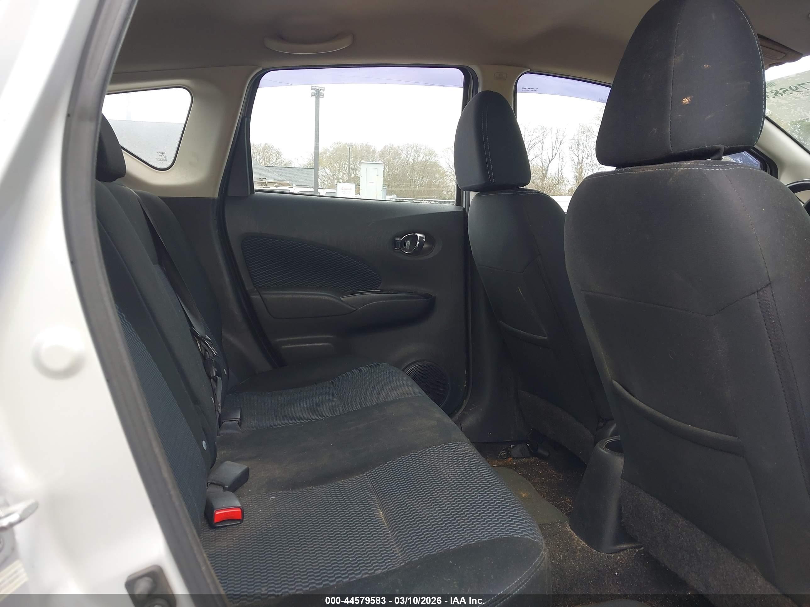NISSAN VERSA image 8