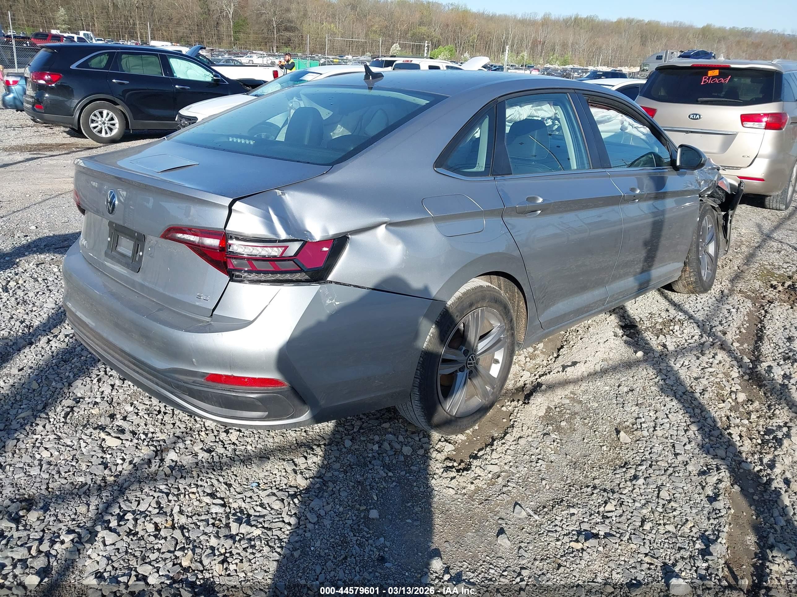 VOLKSWAGEN JETTA image 4