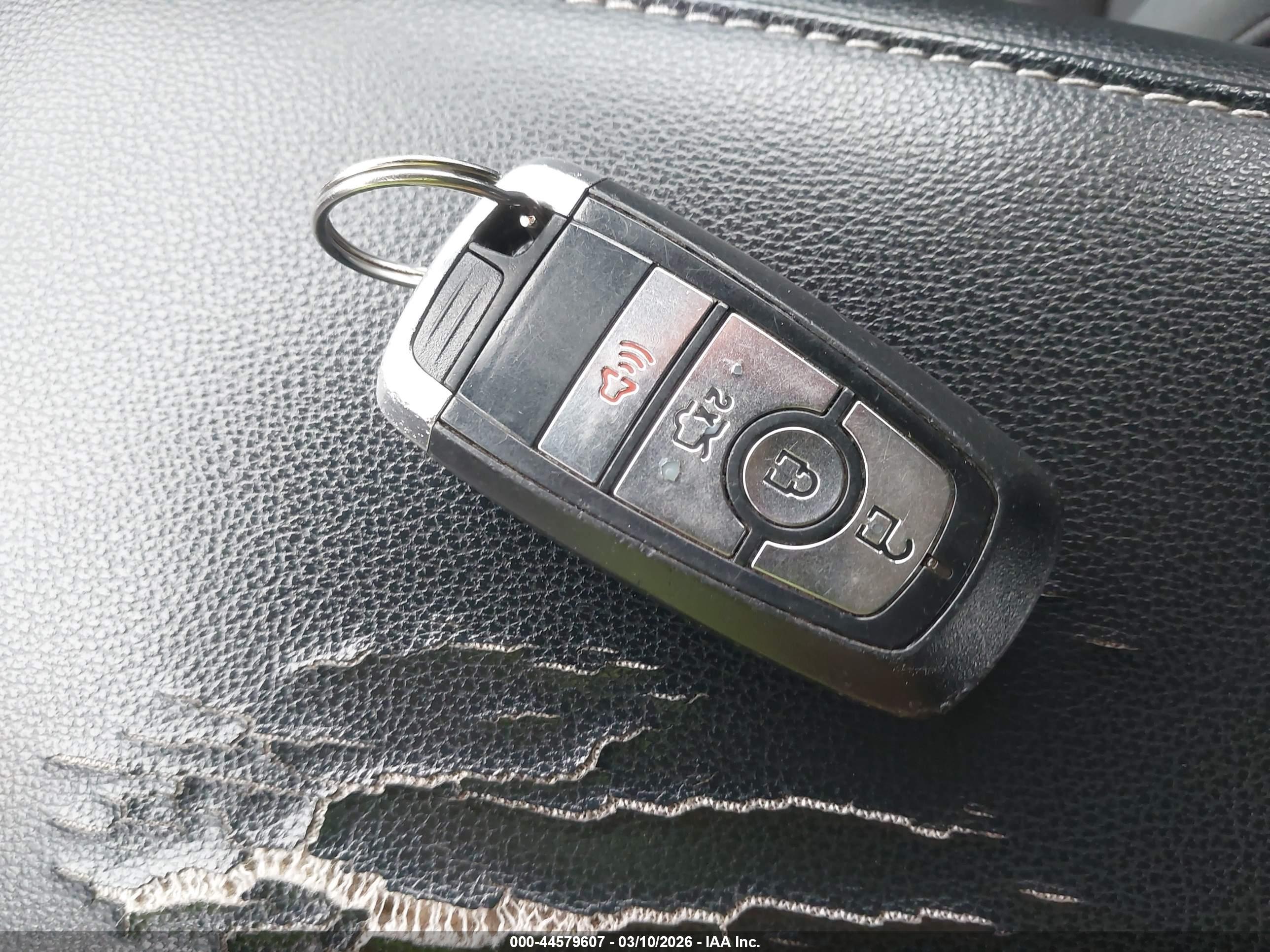 FORD FUSION image 11