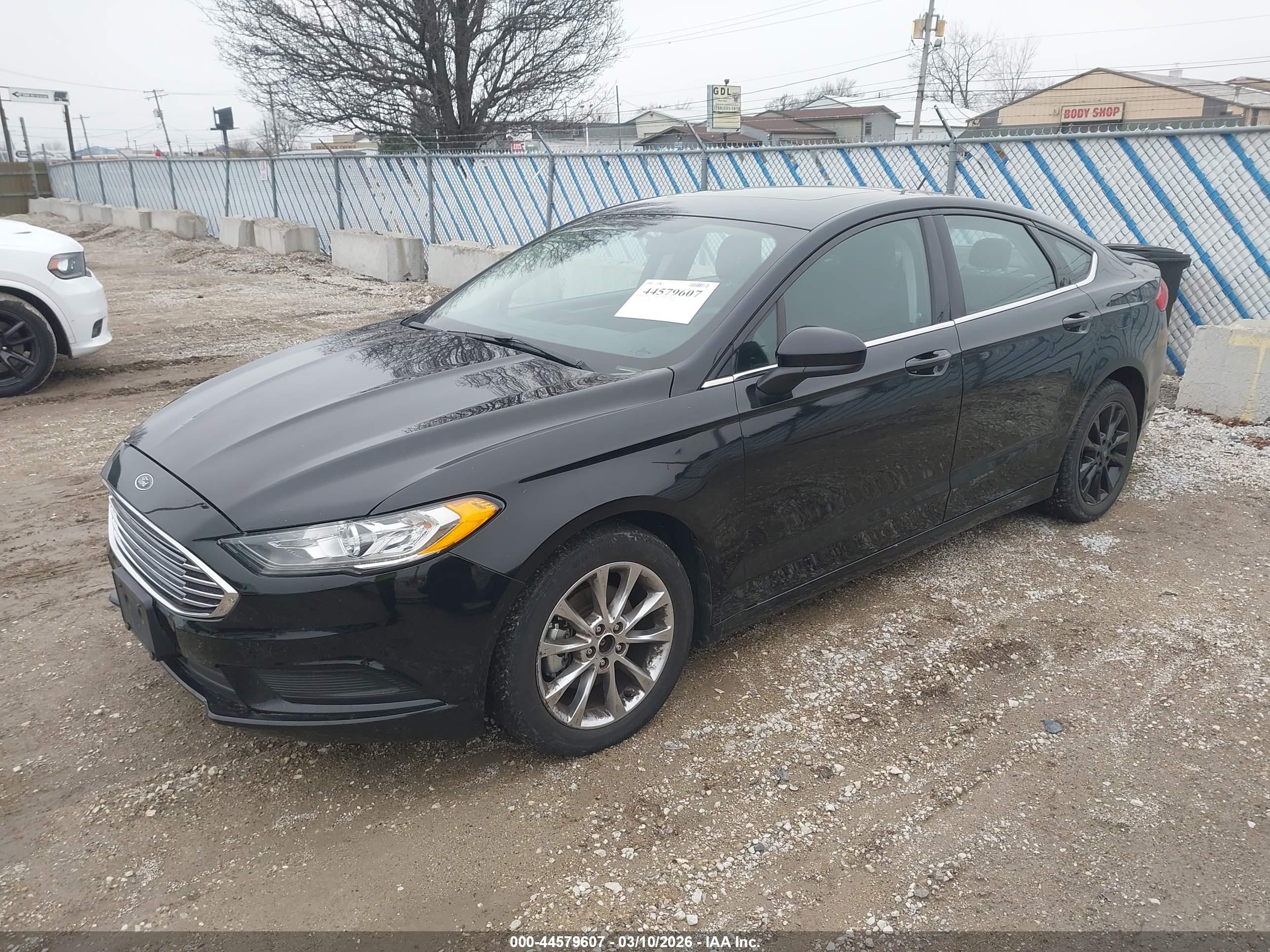 FORD FUSION image 2