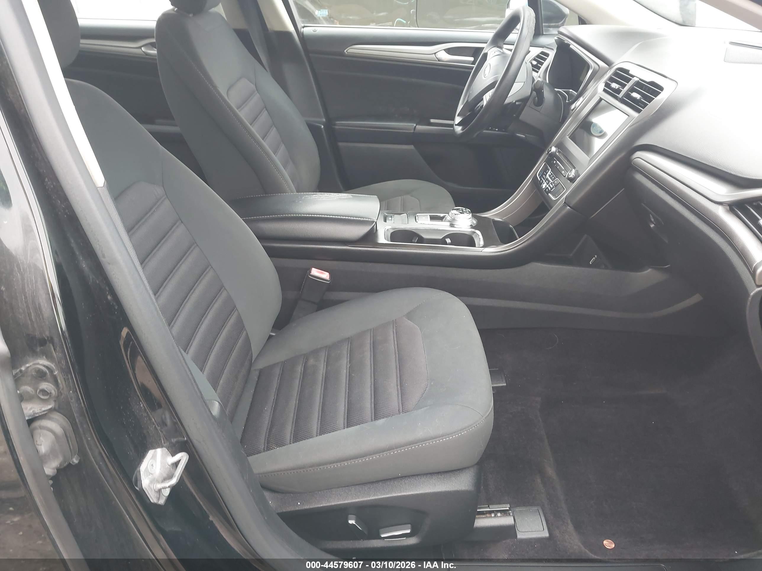 FORD FUSION image 5