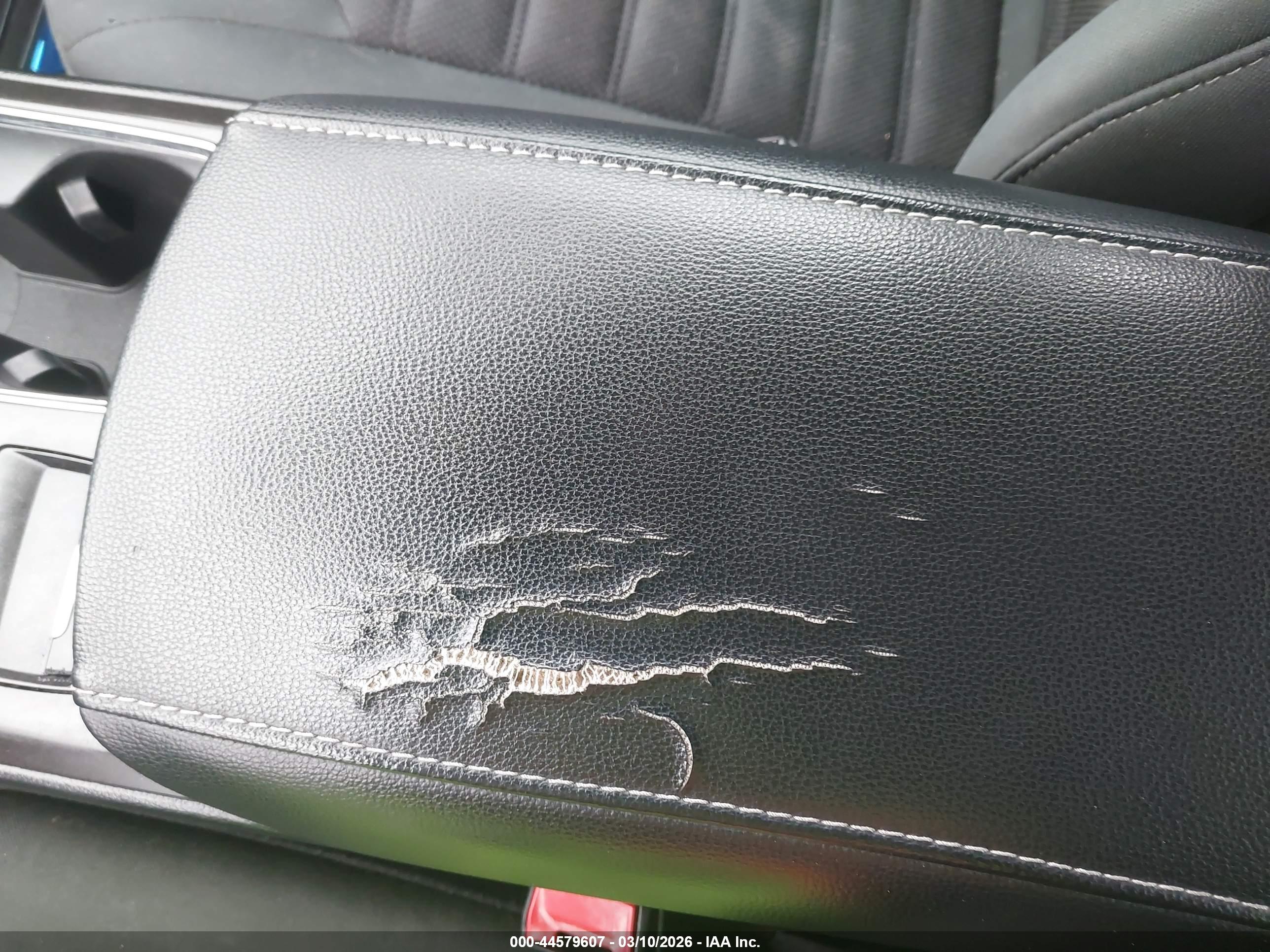 FORD FUSION image 6