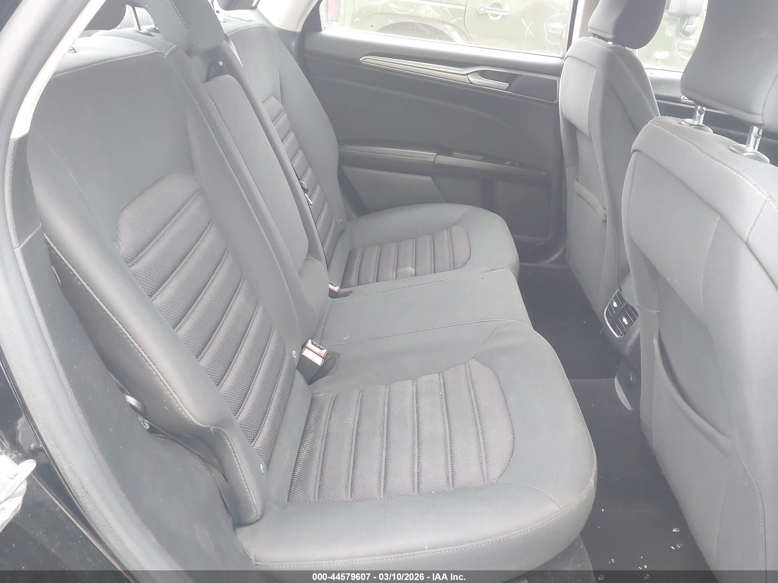 FORD FUSION image 8