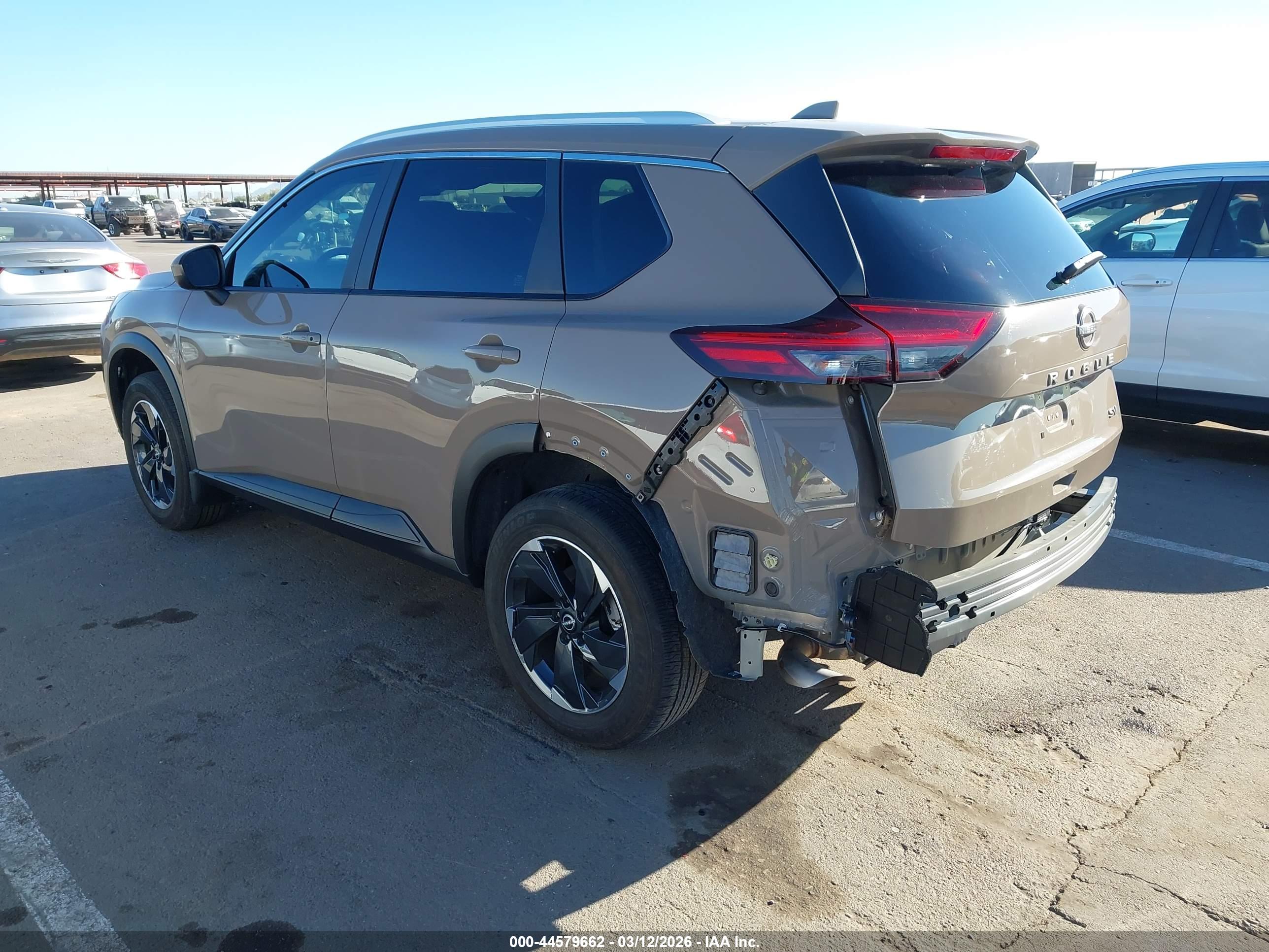 NISSAN ROGUE image 3