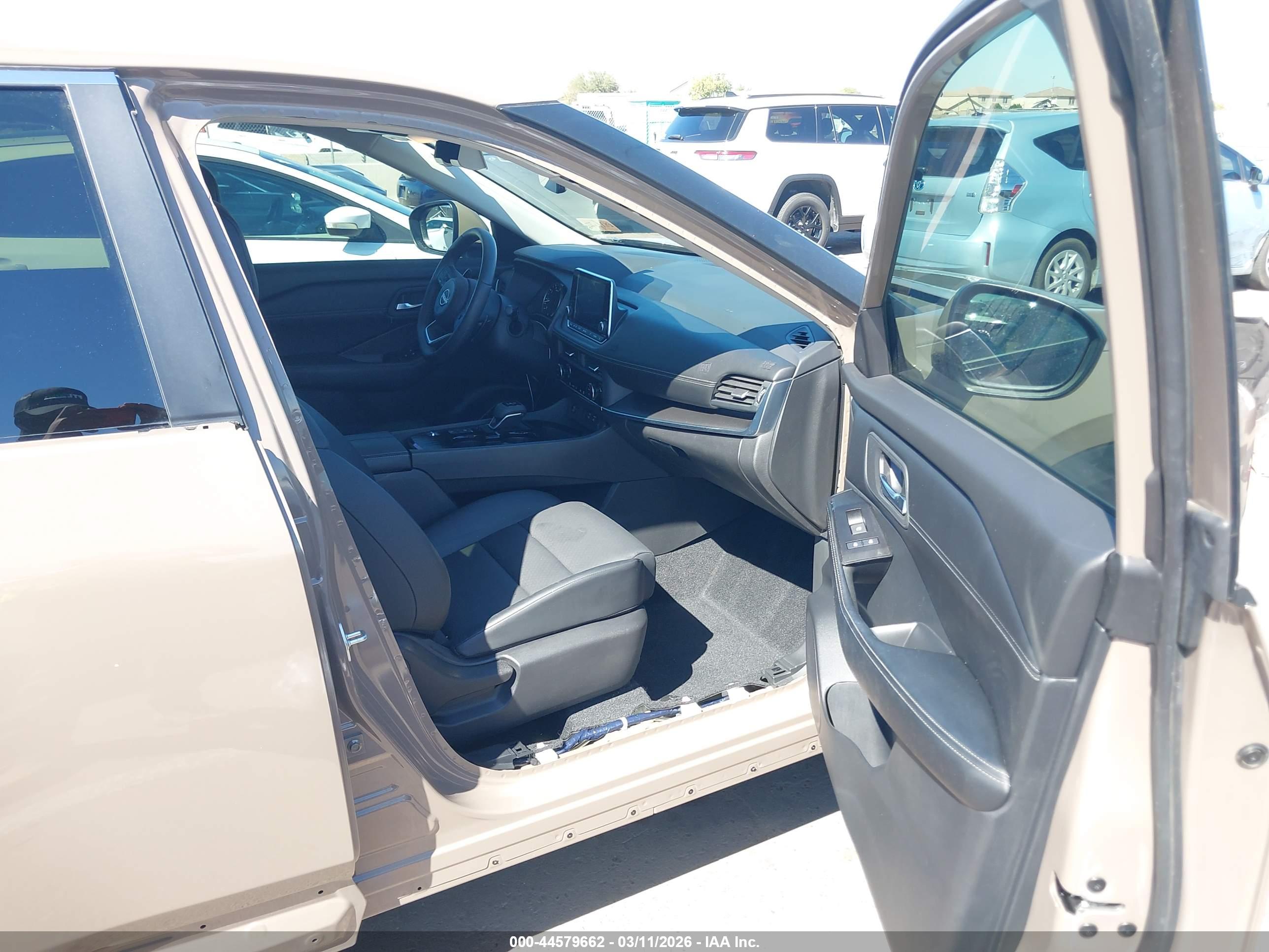 NISSAN ROGUE image 5