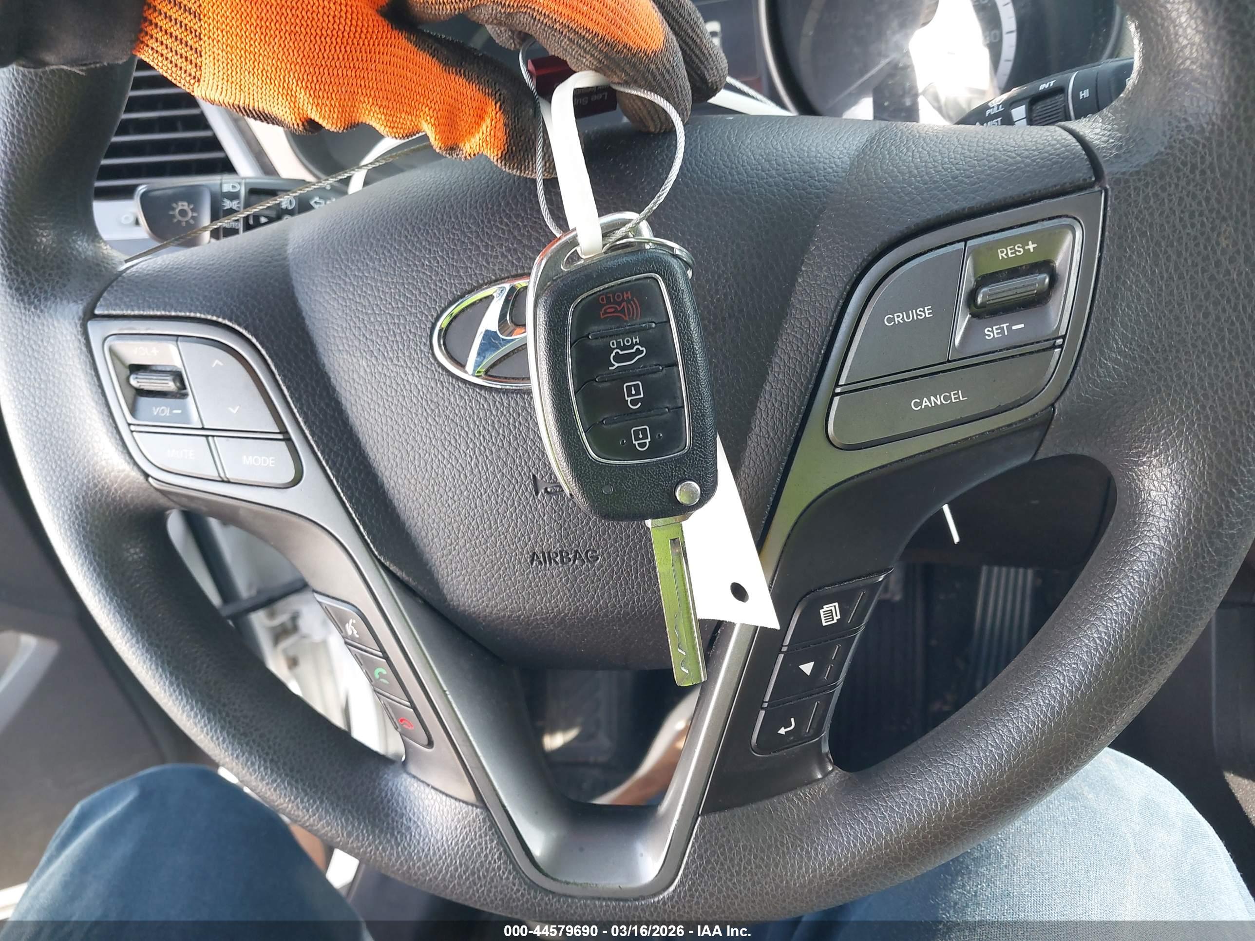 HYUNDAI SANTA image 11