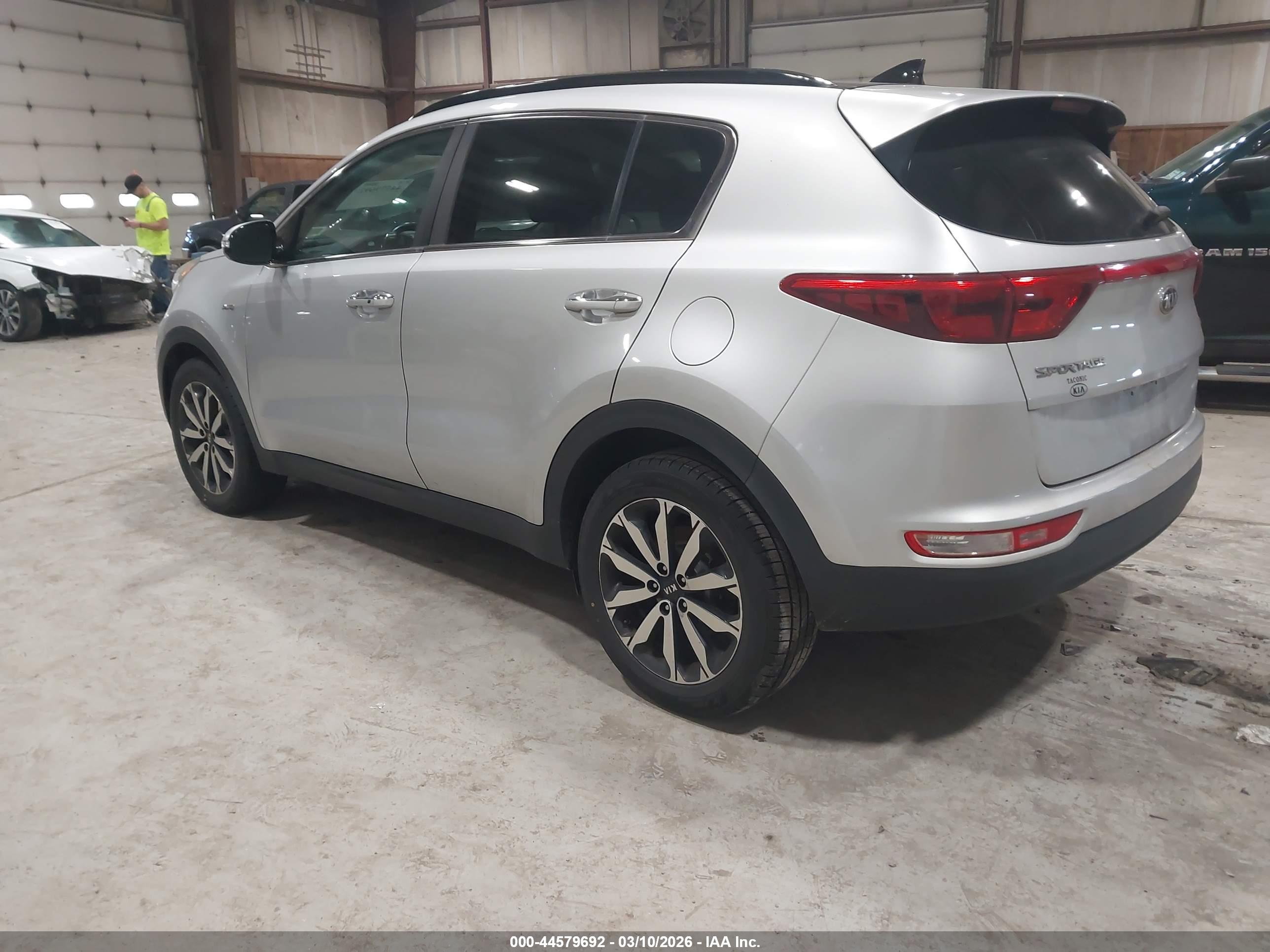 KIA SPORTAGE image 3
