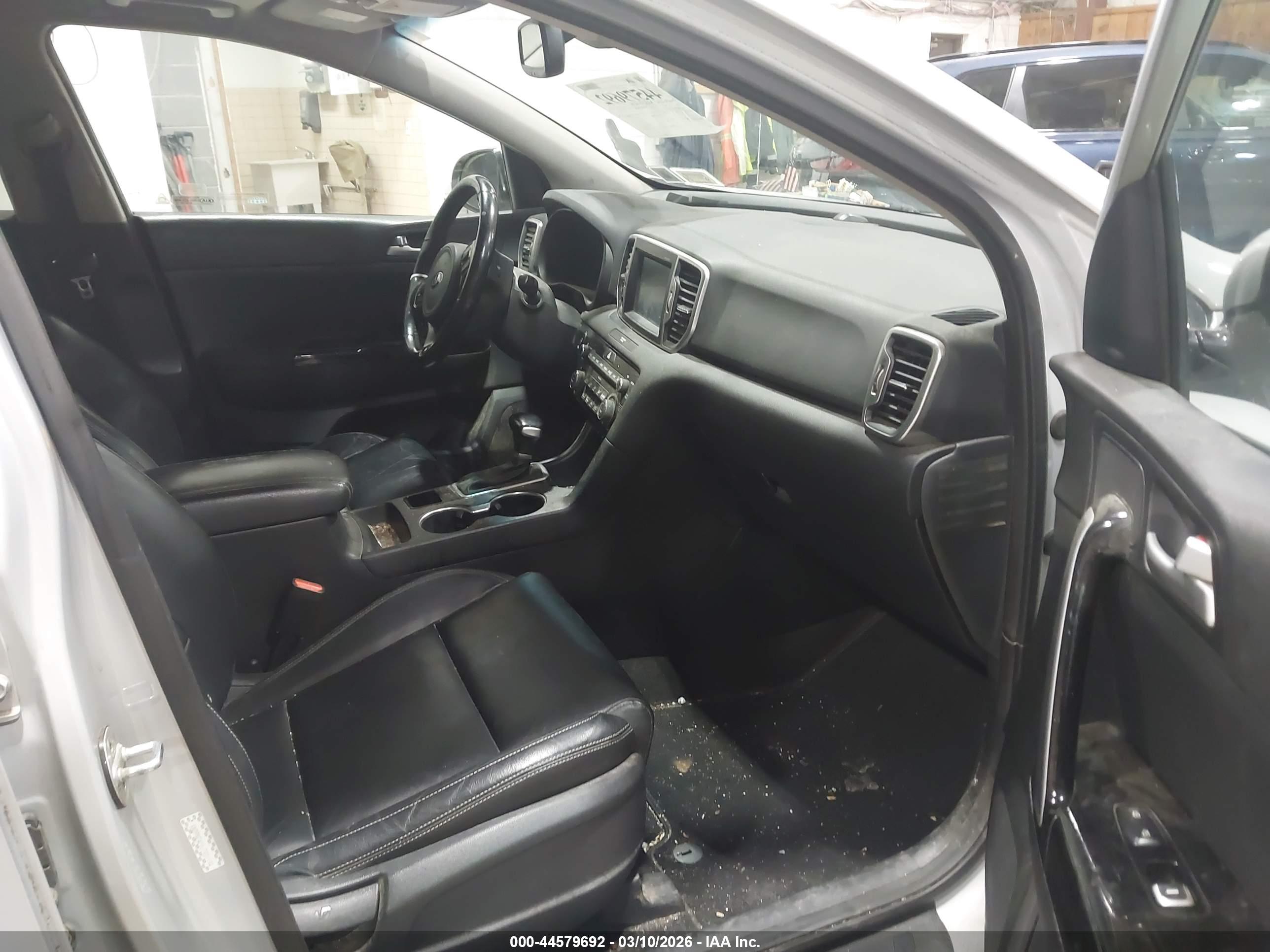 KIA SPORTAGE image 5