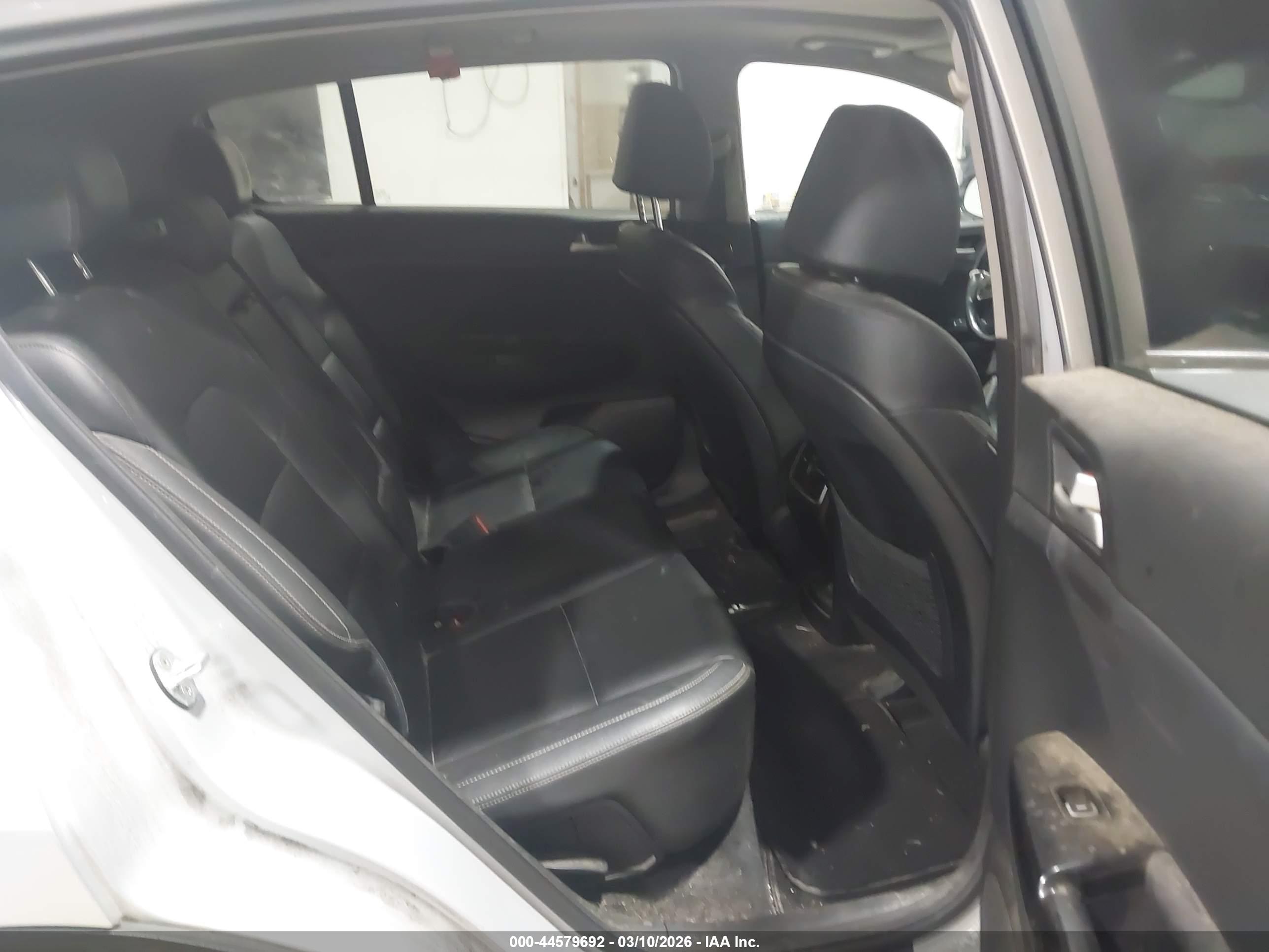 KIA SPORTAGE image 8
