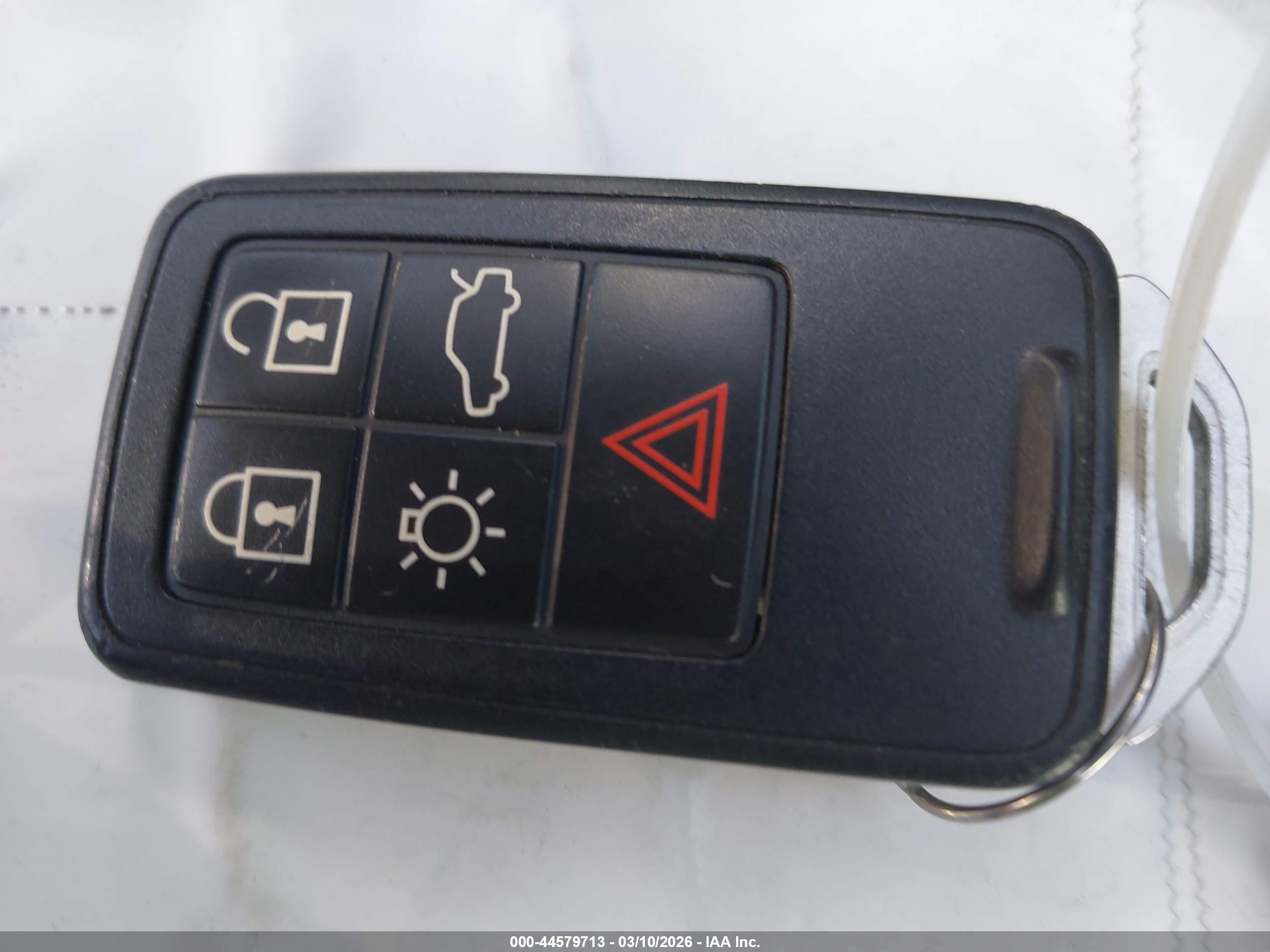 VOLVO XC60 image 11
