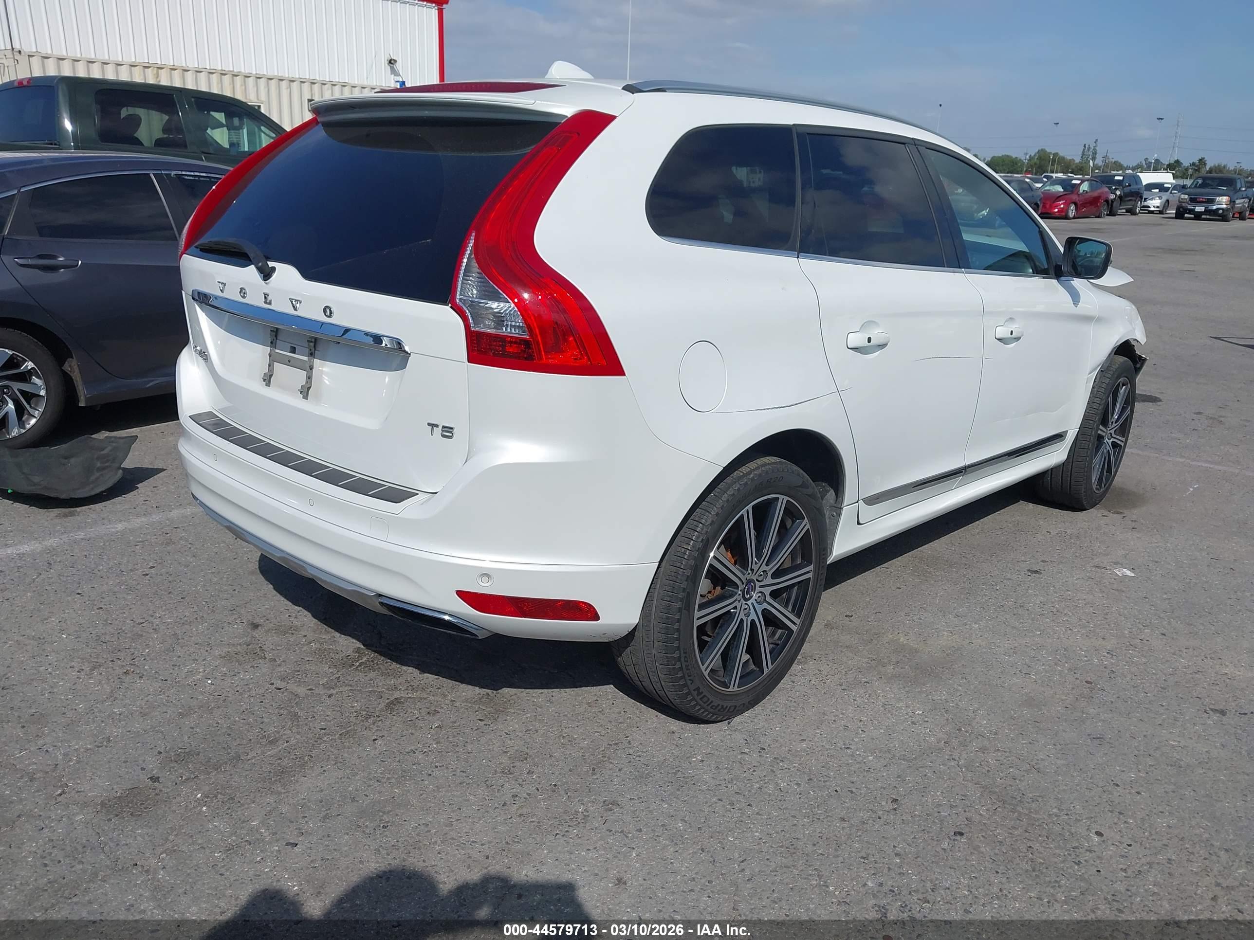 VOLVO XC60 image 4