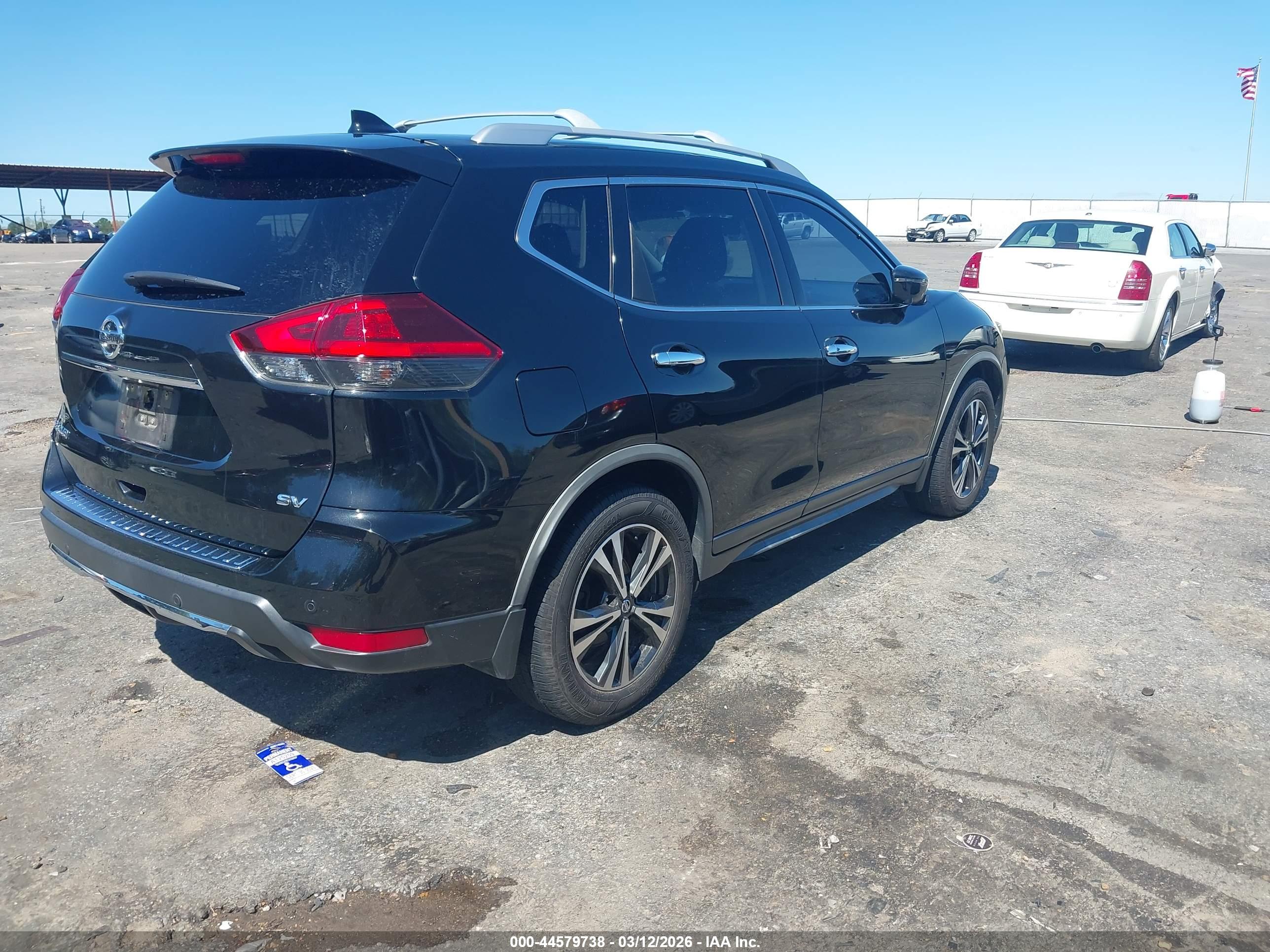 NISSAN ROGUE image 4