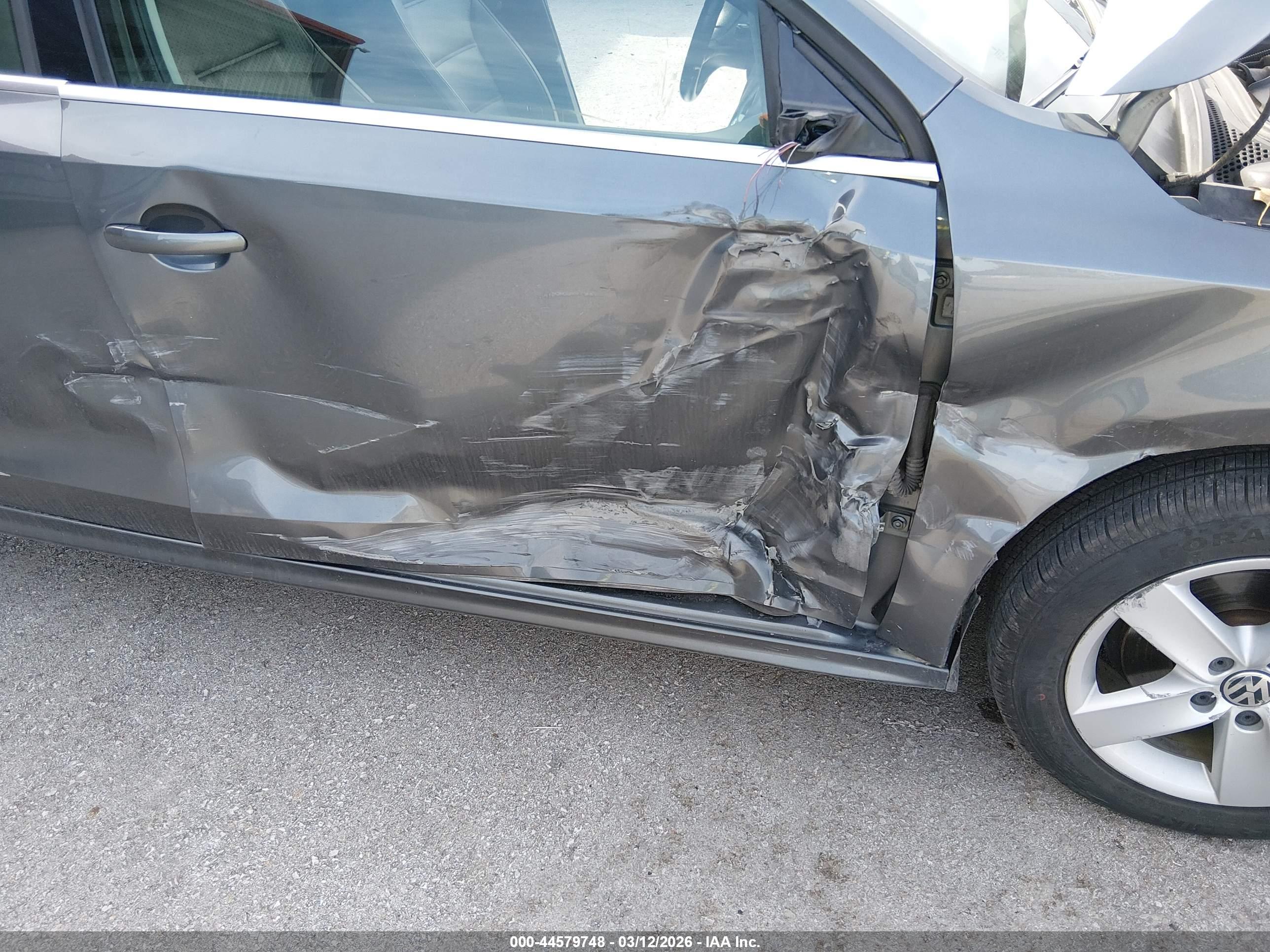 VOLKSWAGEN JETTA image 6