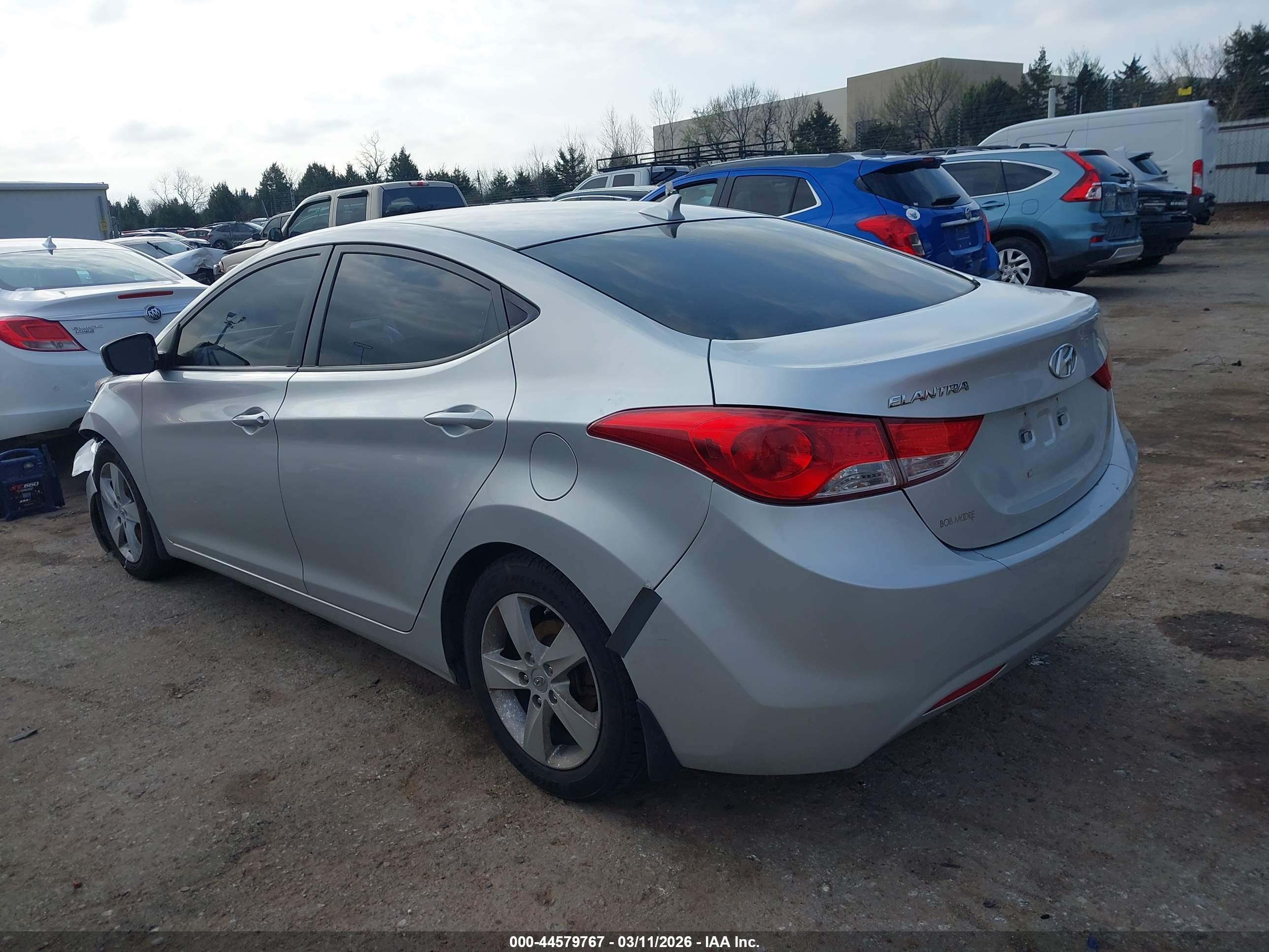 HYUNDAI ELANTRA image 3