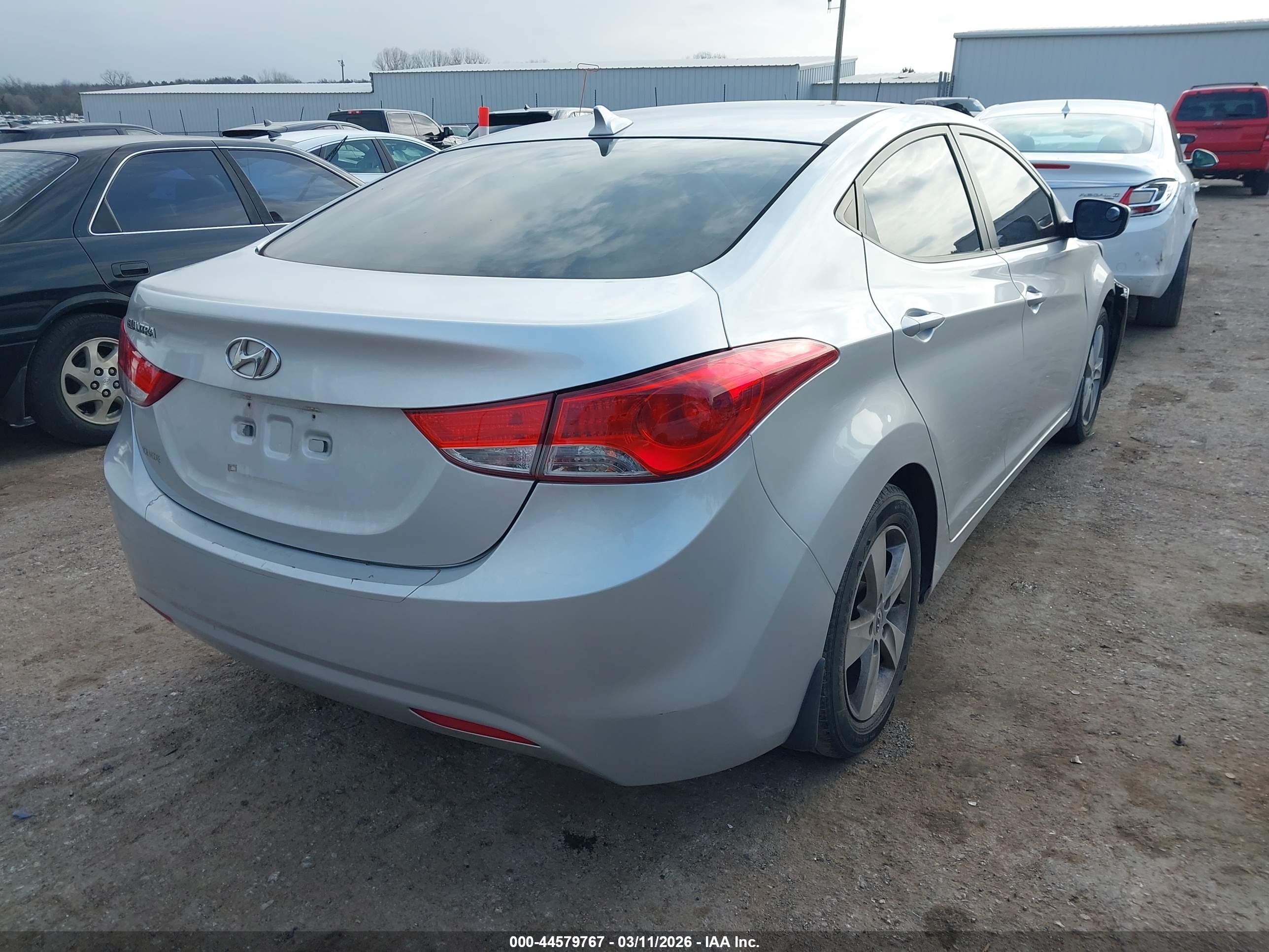 HYUNDAI ELANTRA image 4