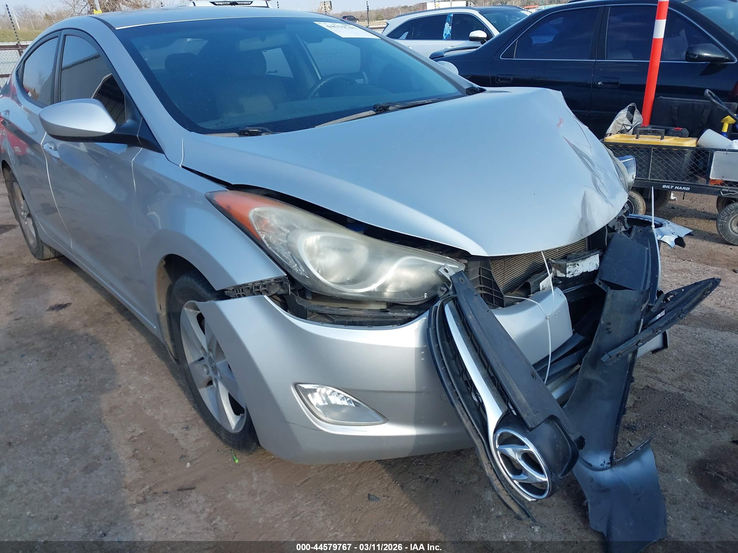 HYUNDAI ELANTRA image 6