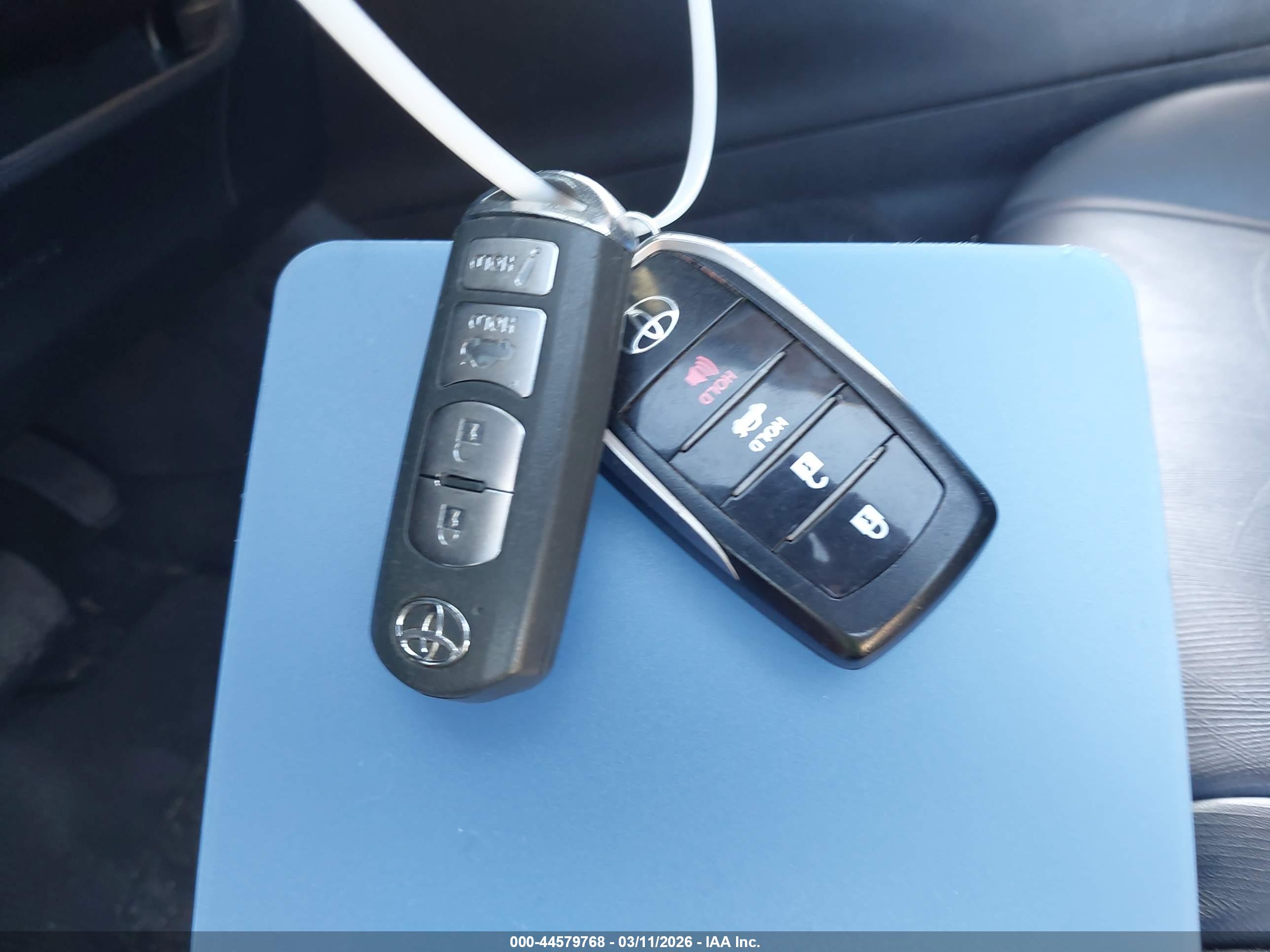 TOYOTA MIRAI image 11