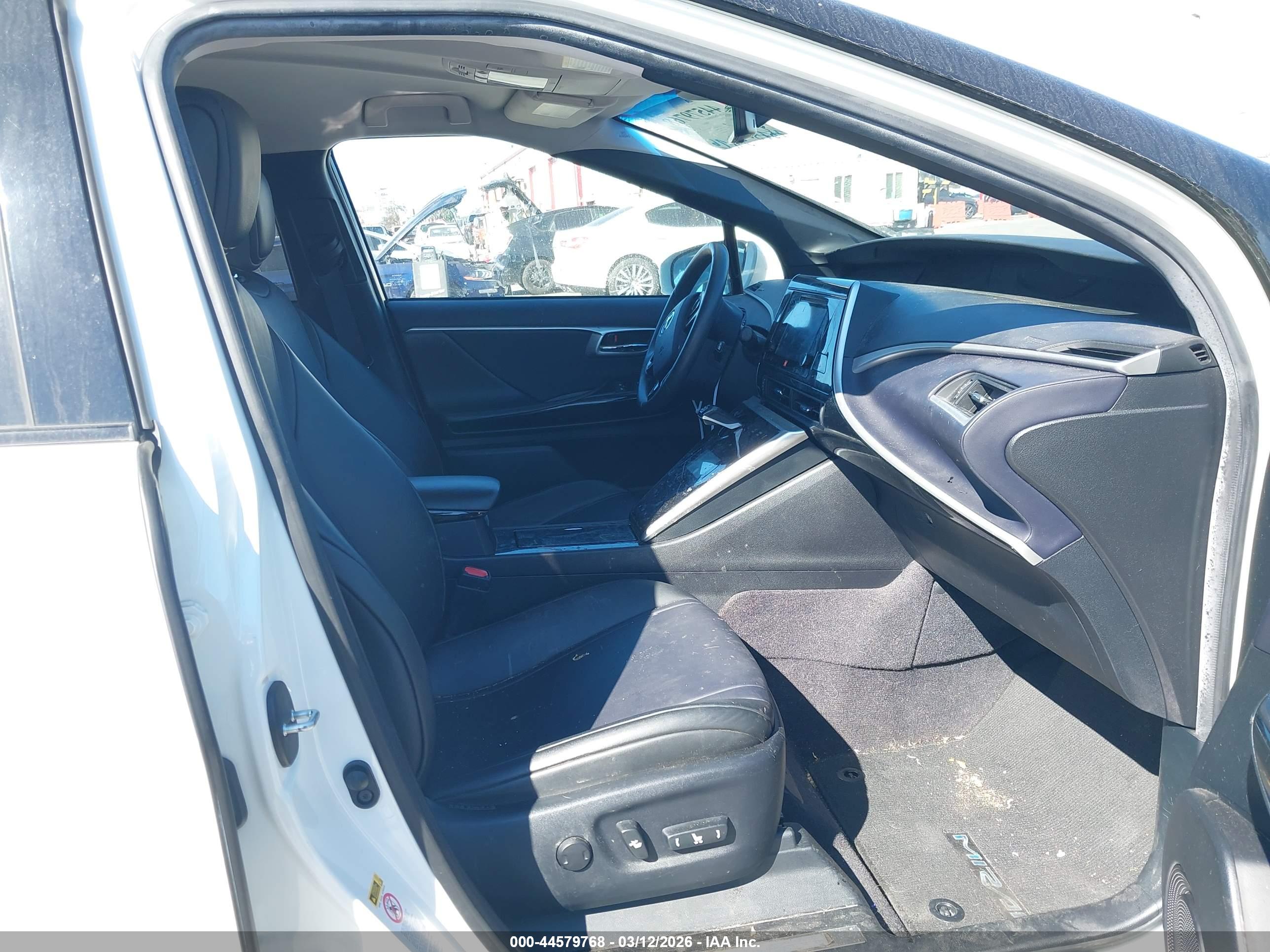 TOYOTA MIRAI image 5
