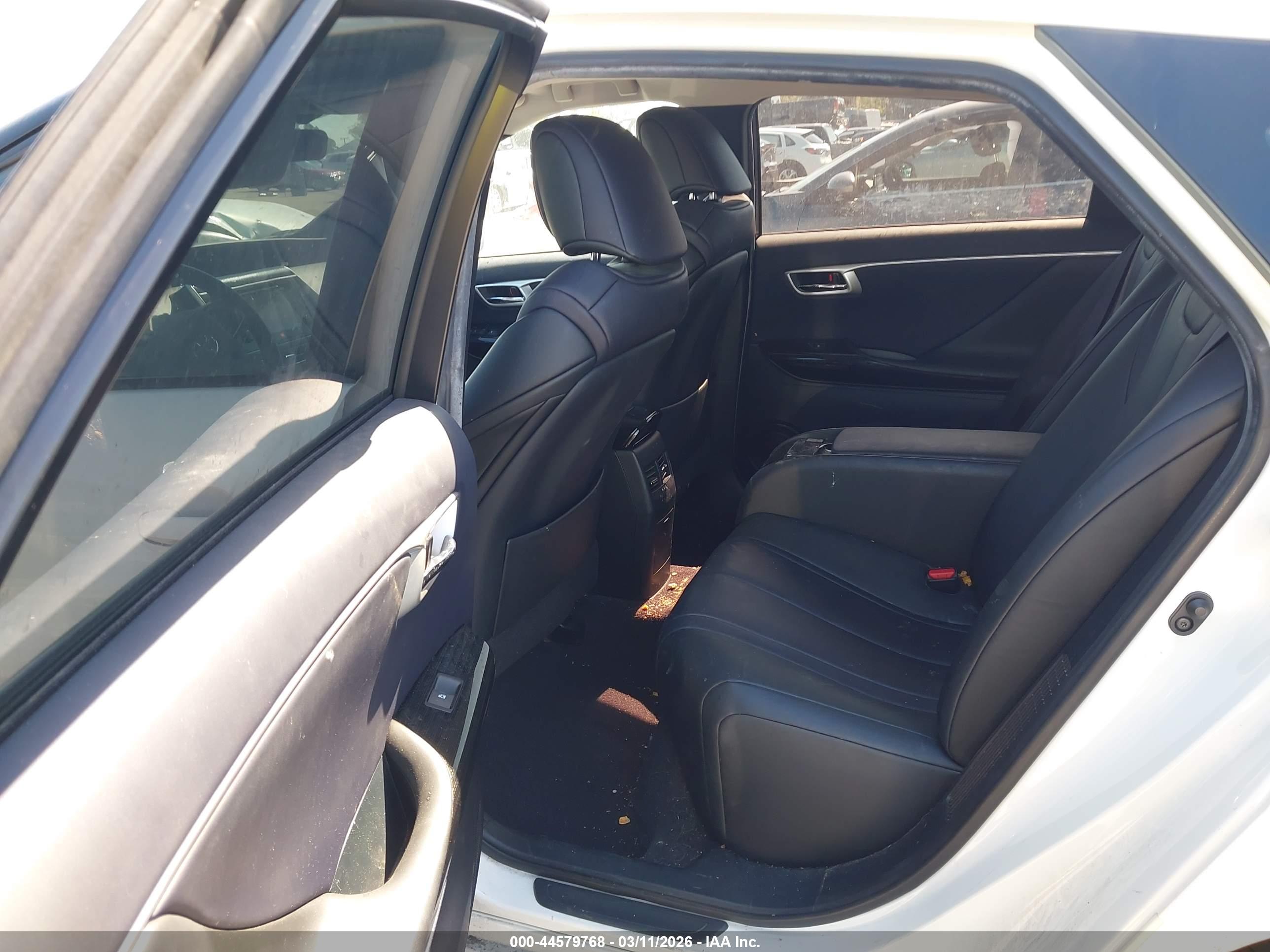 TOYOTA MIRAI image 8