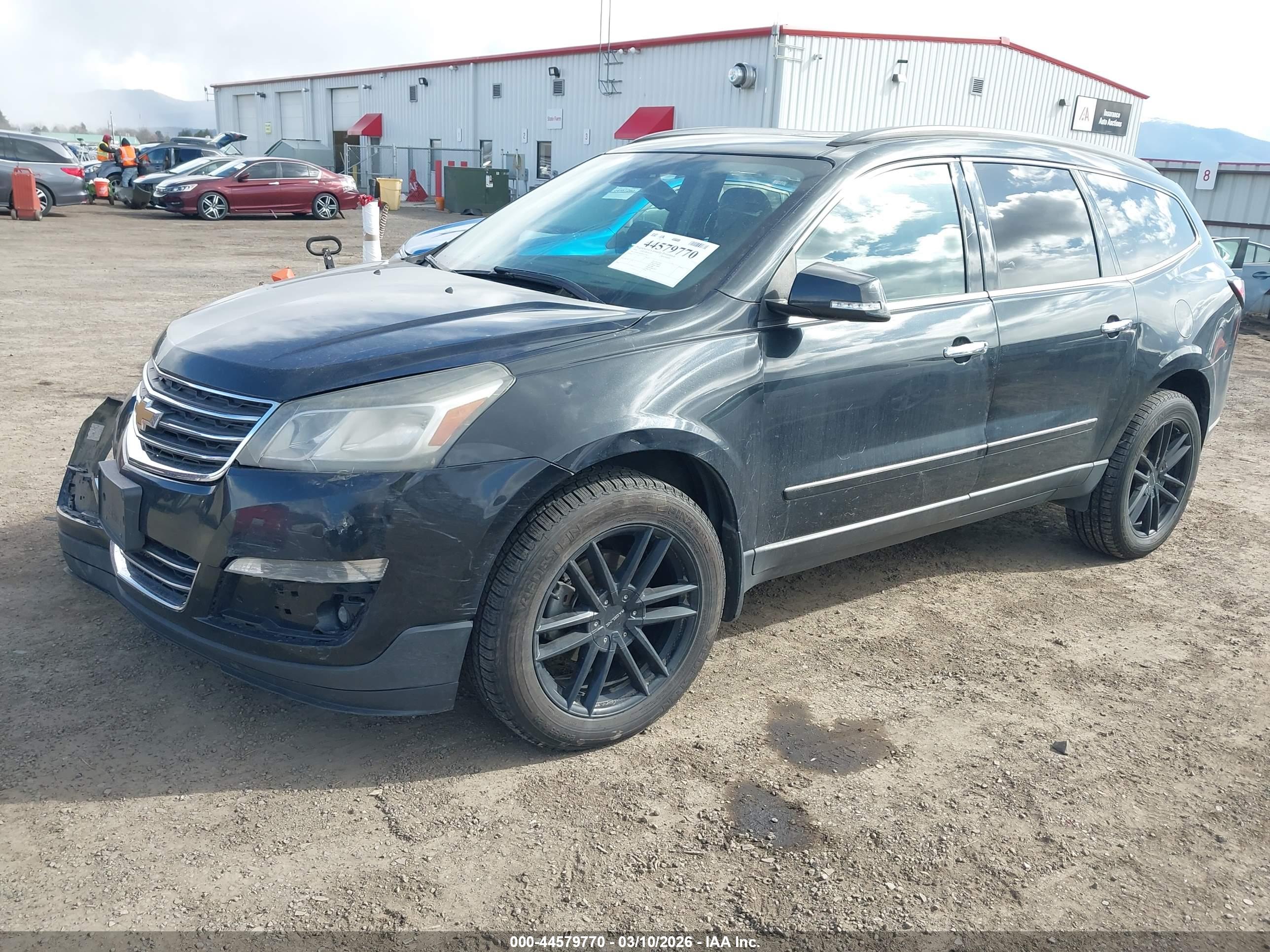 CHEVROLET TRAVERSE image 2
