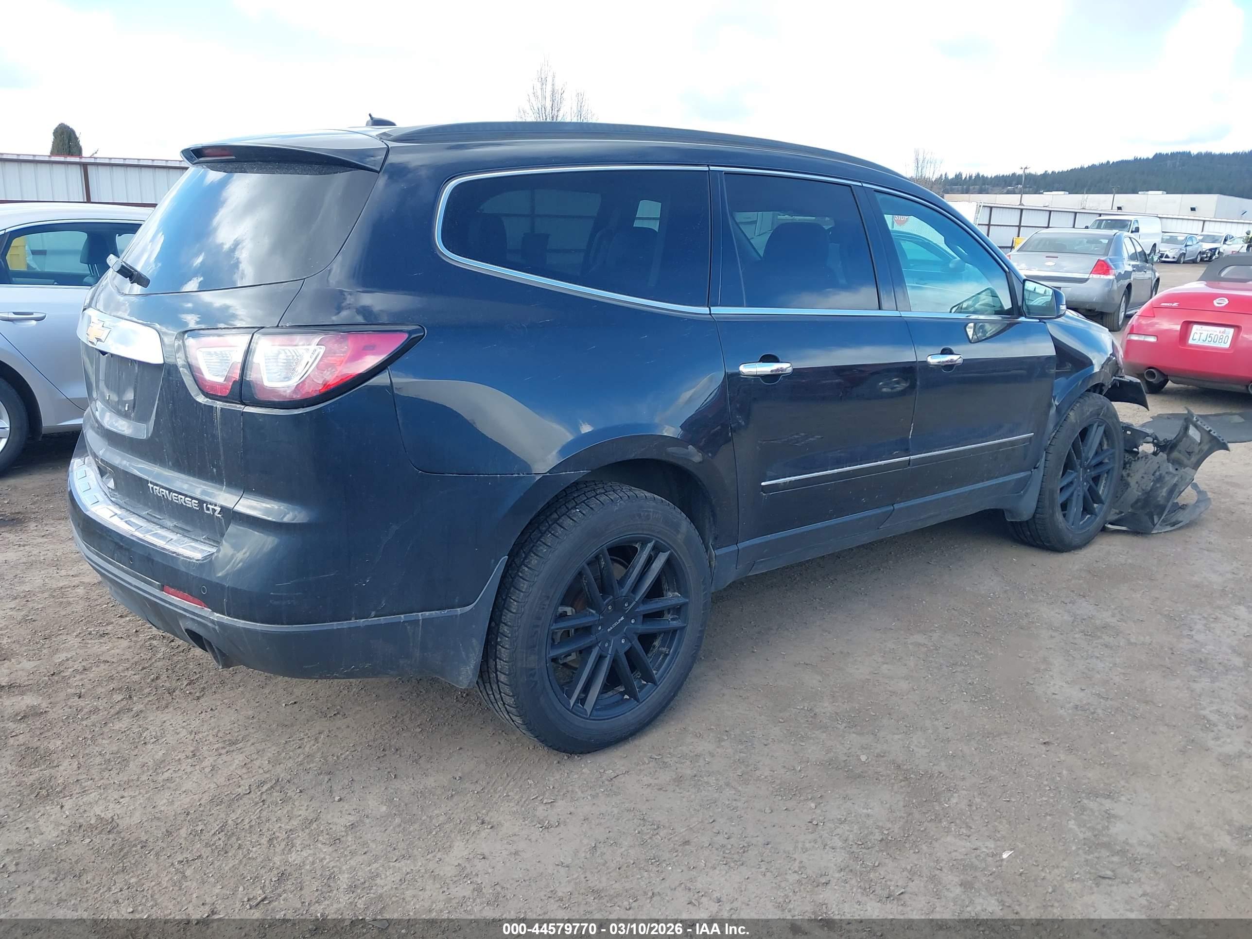 CHEVROLET TRAVERSE image 4