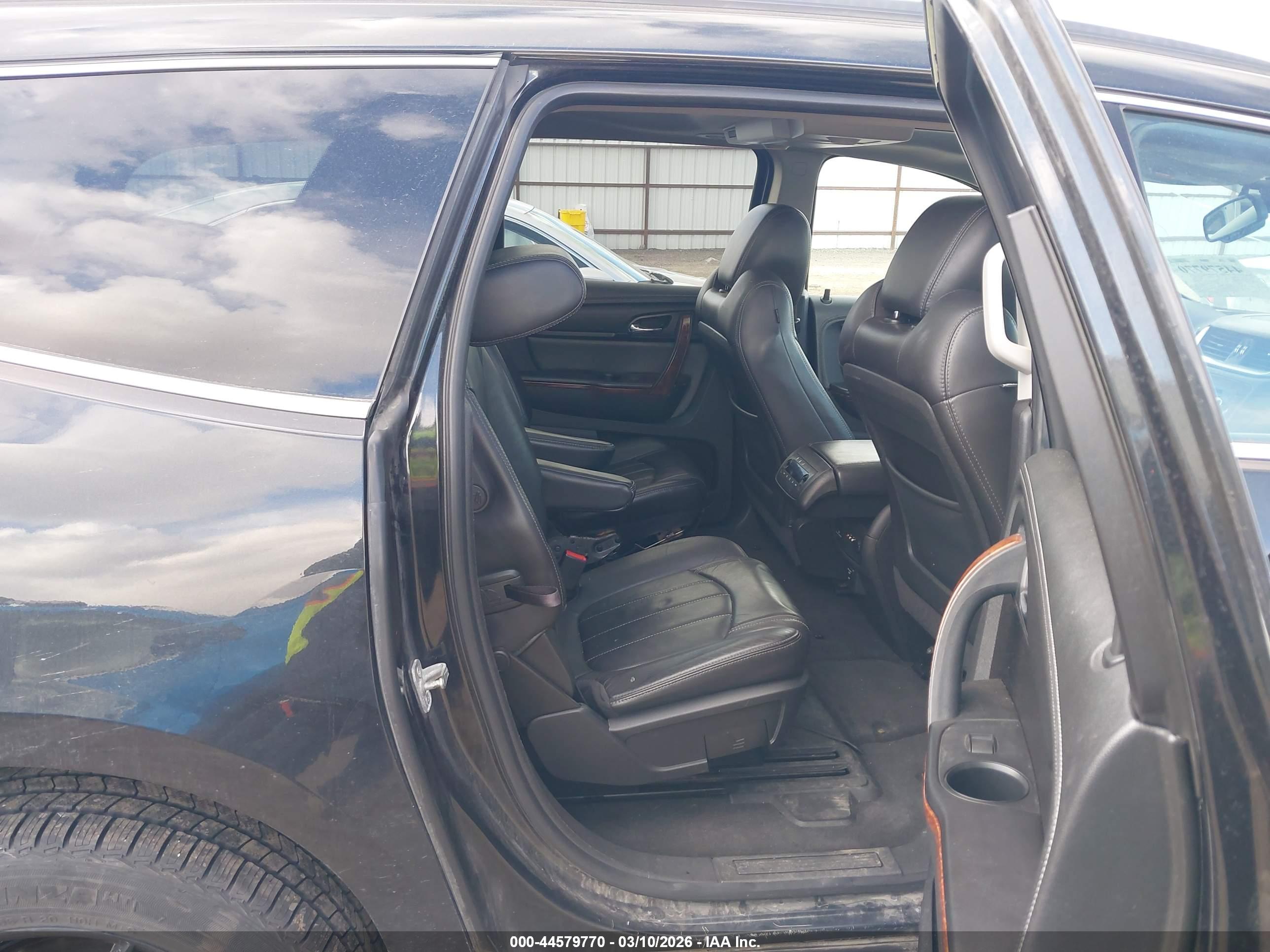 CHEVROLET TRAVERSE image 8