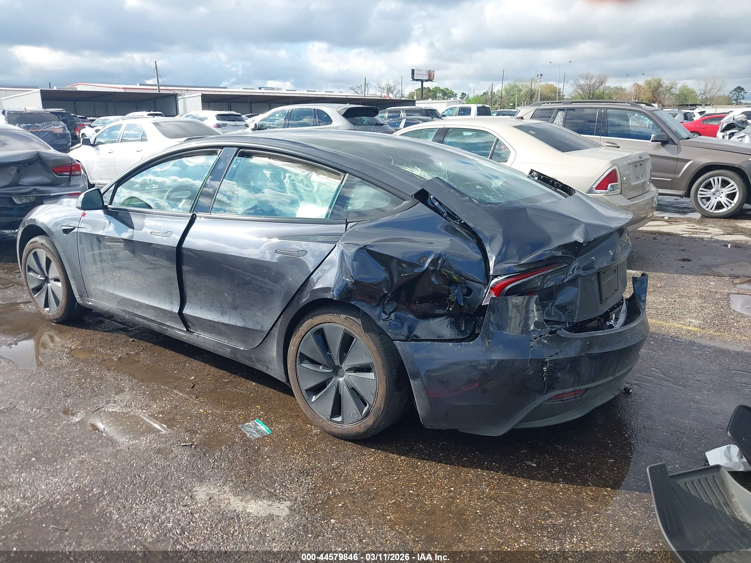 TESLA MODEL image 3