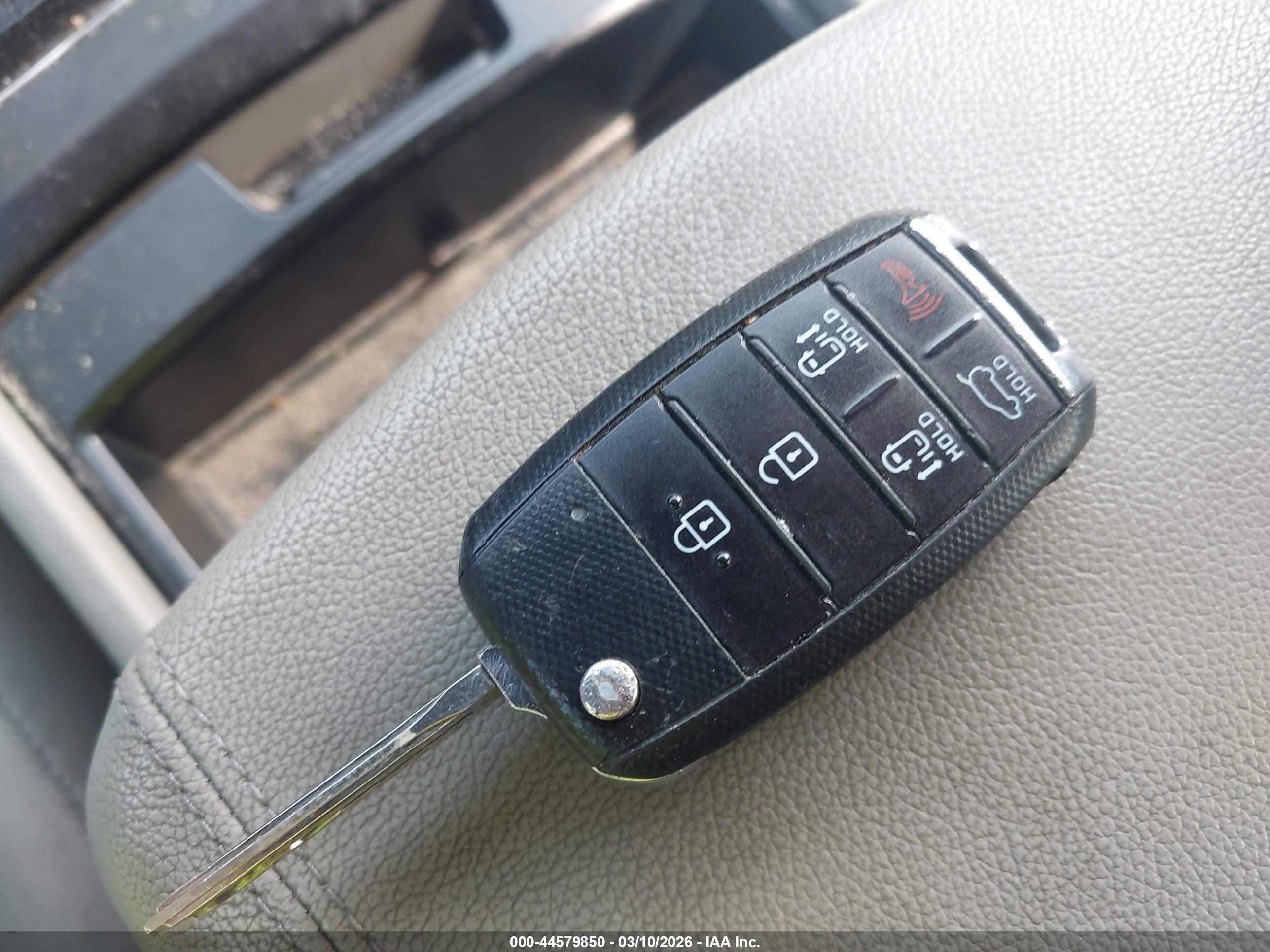 KIA SEDONA image 11