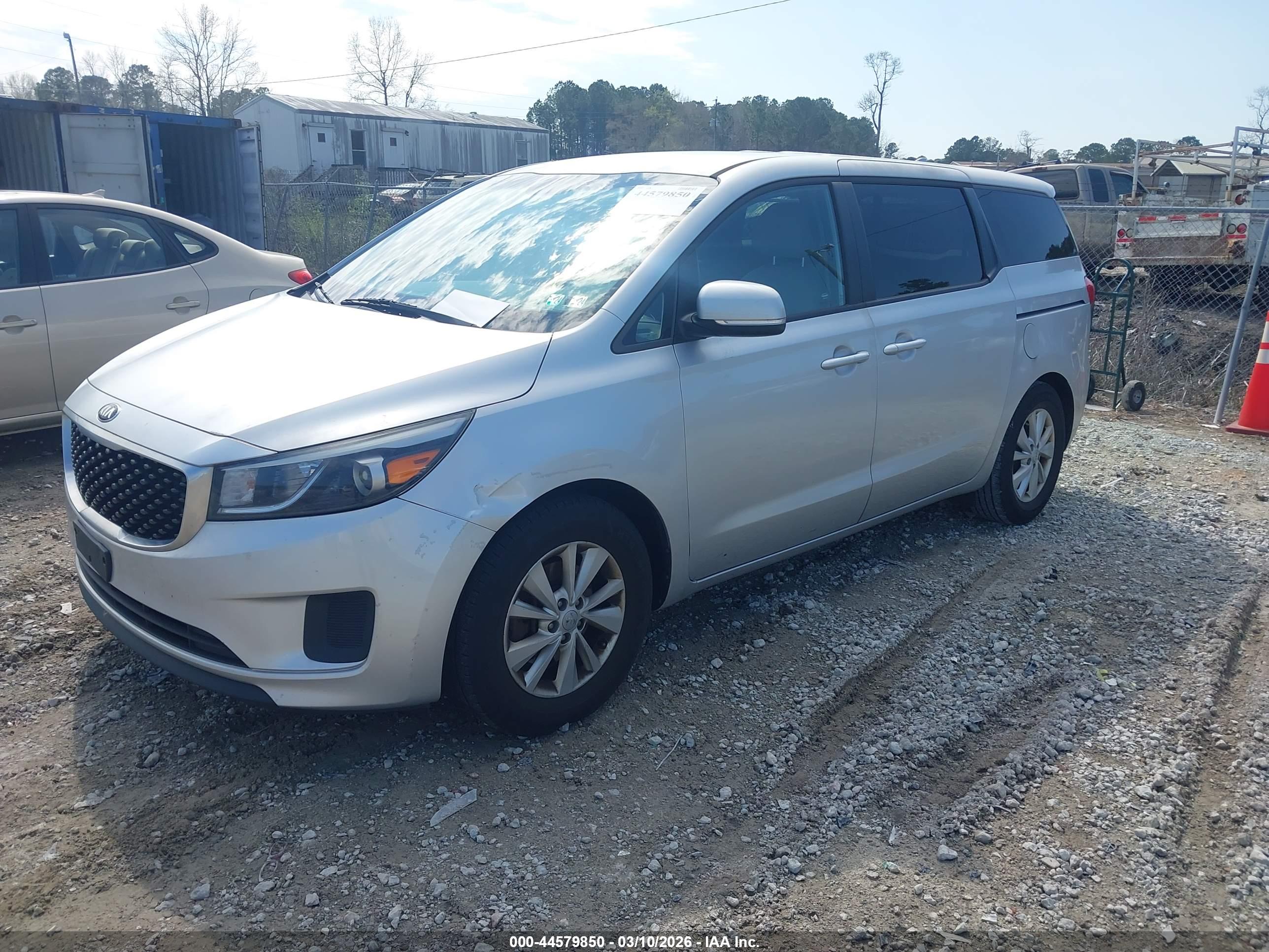 KIA SEDONA image 2