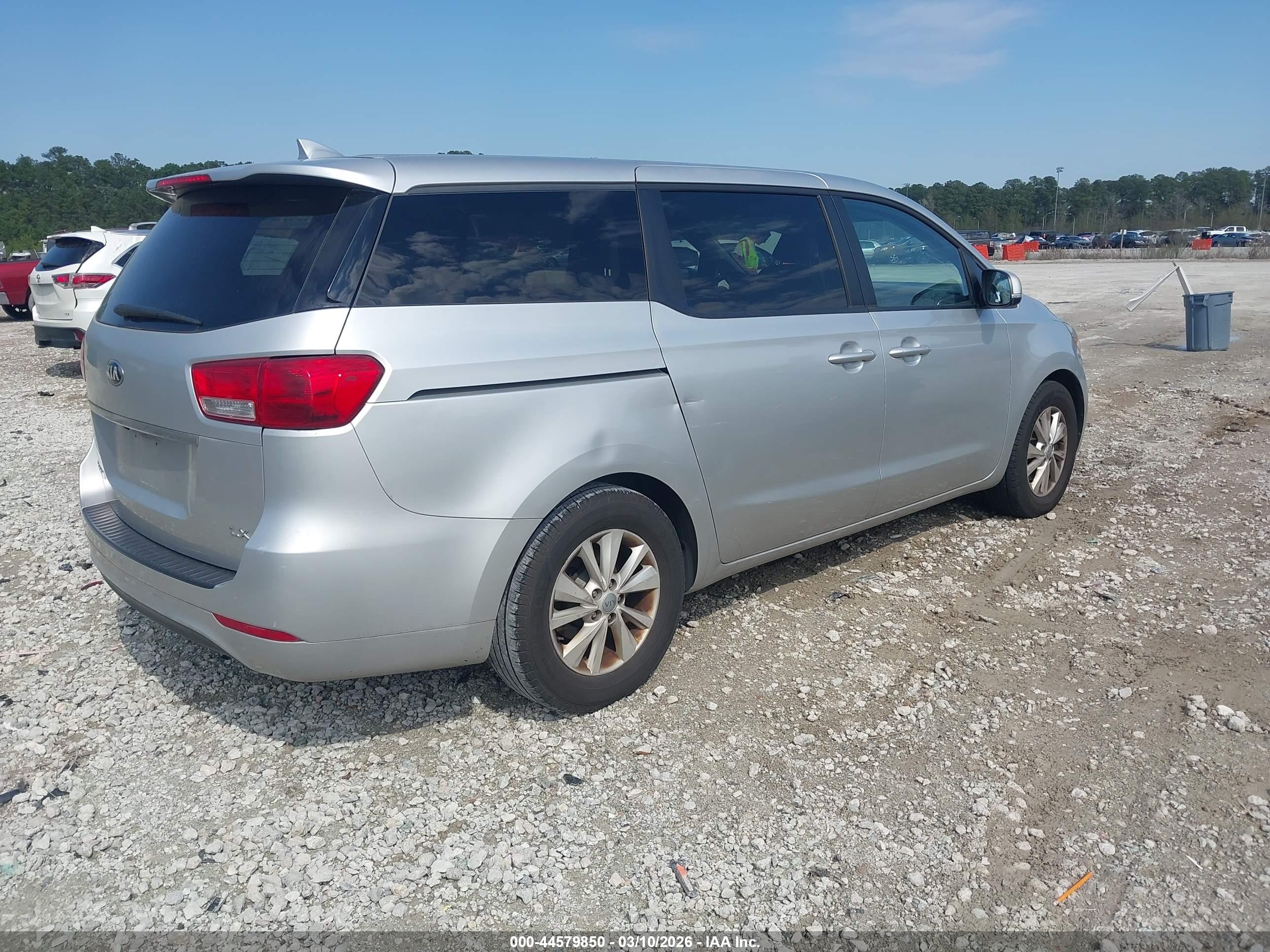 KIA SEDONA image 4