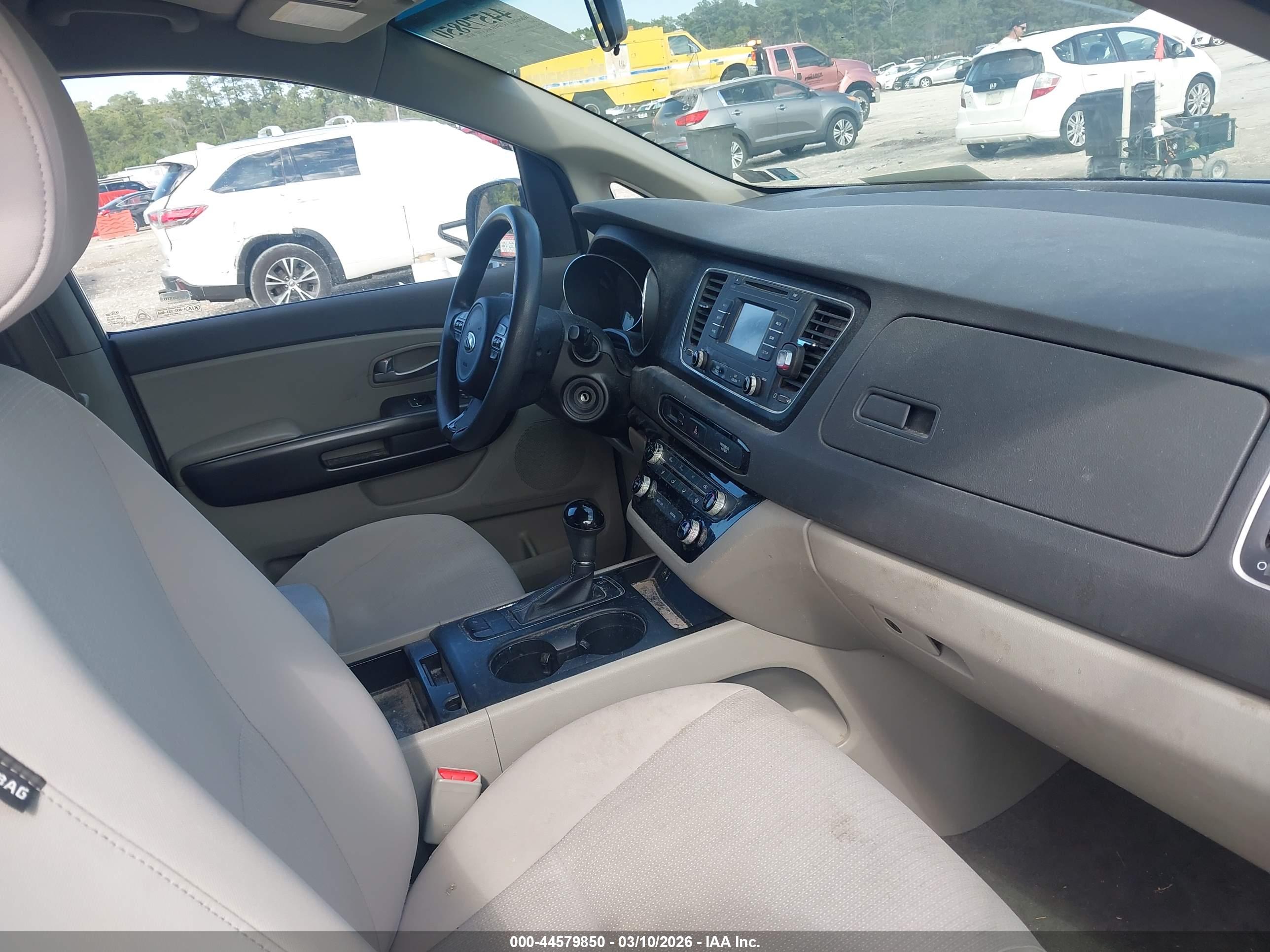 KIA SEDONA image 5