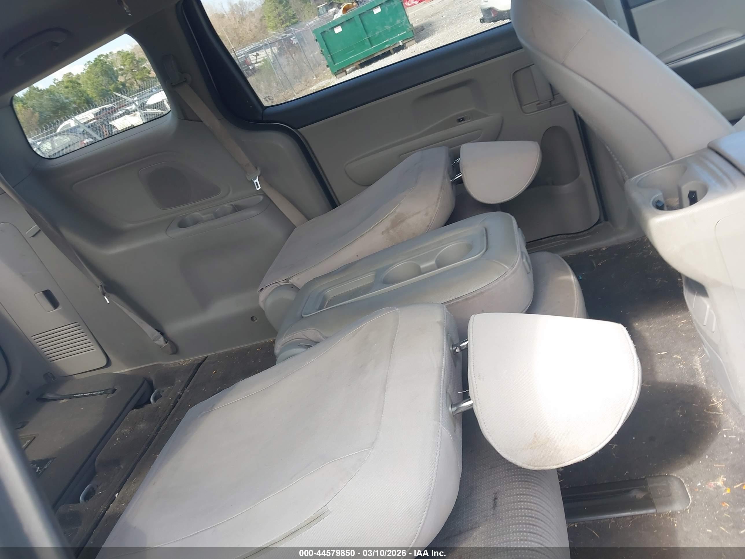 KIA SEDONA image 8