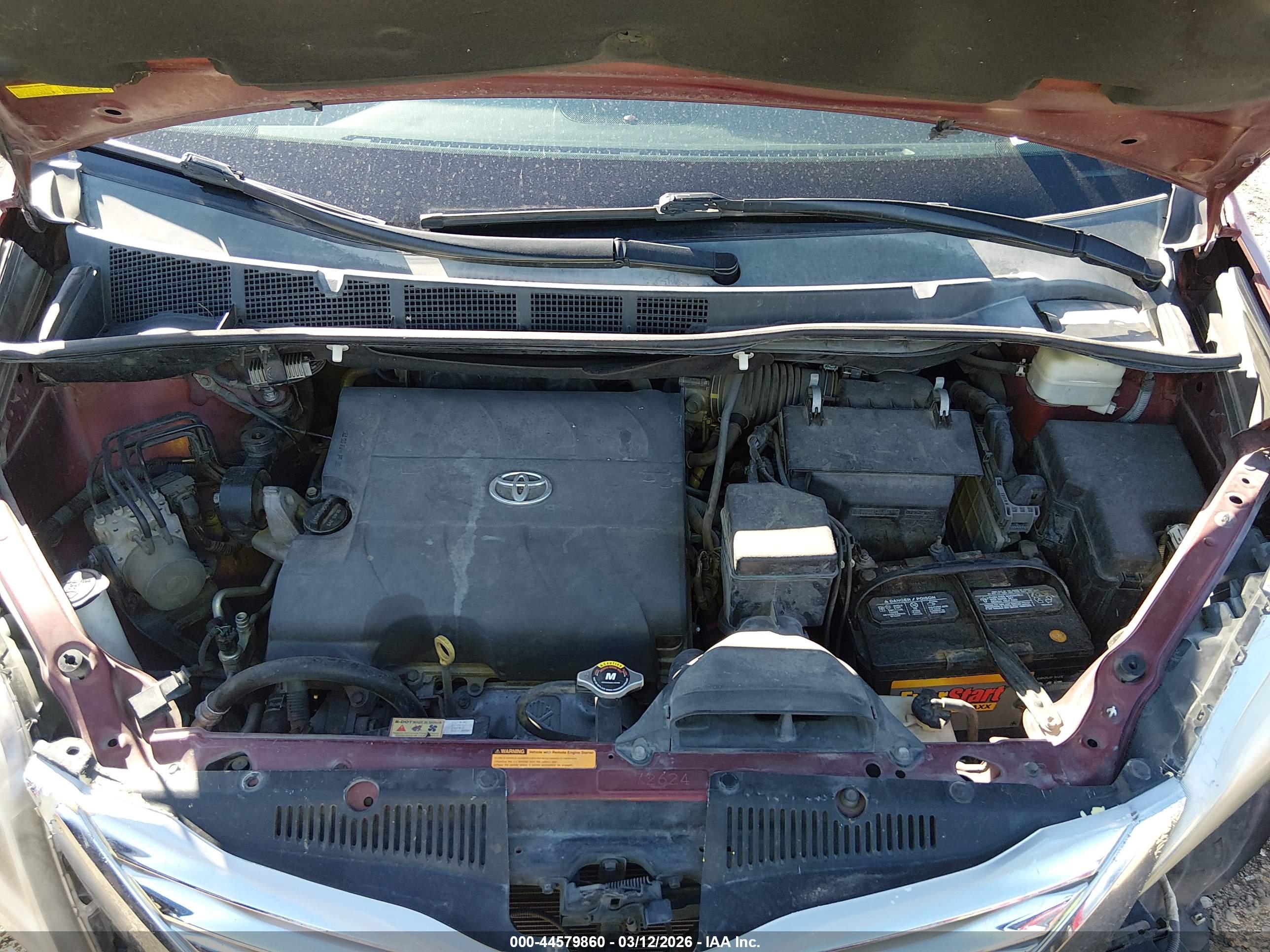 TOYOTA SIENNA image 10