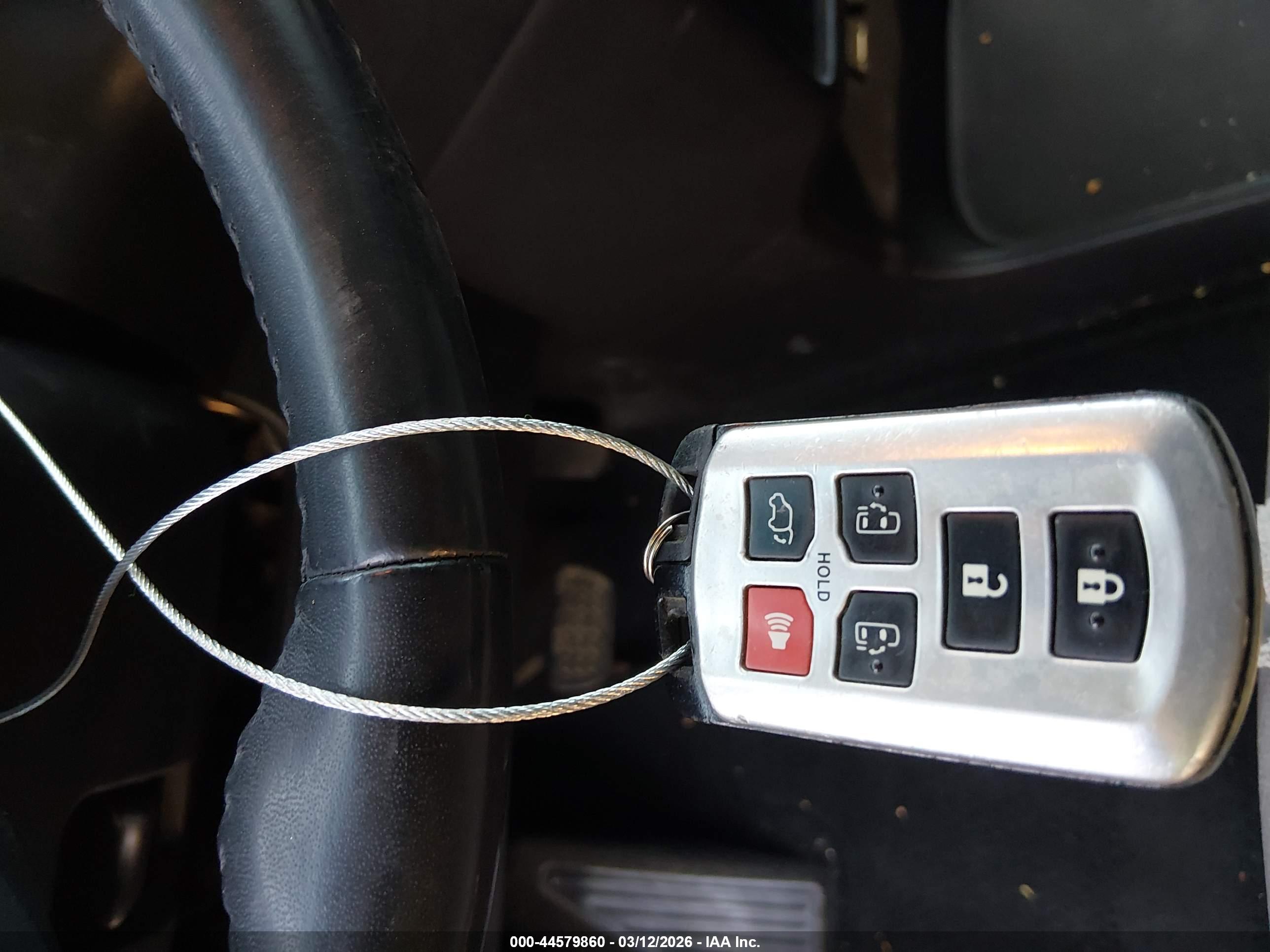 TOYOTA SIENNA image 11