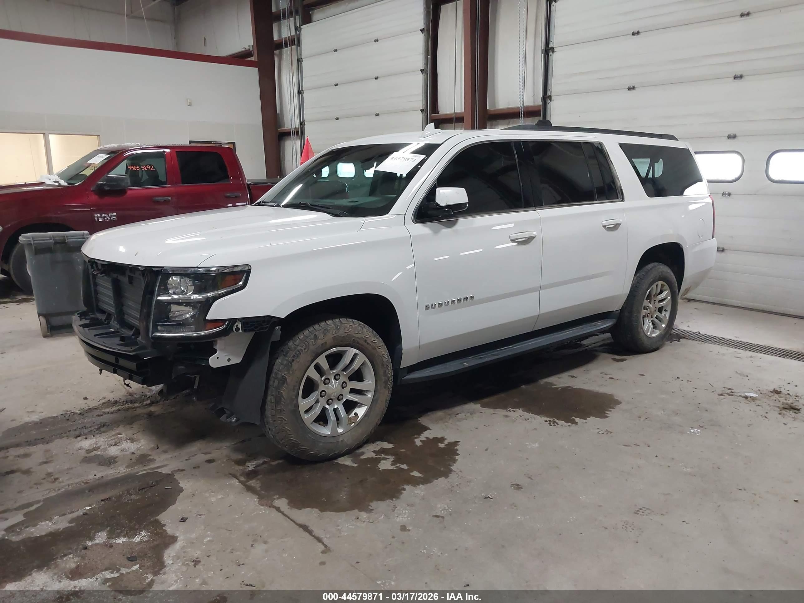 CHEVROLET SUBURBAN image 2