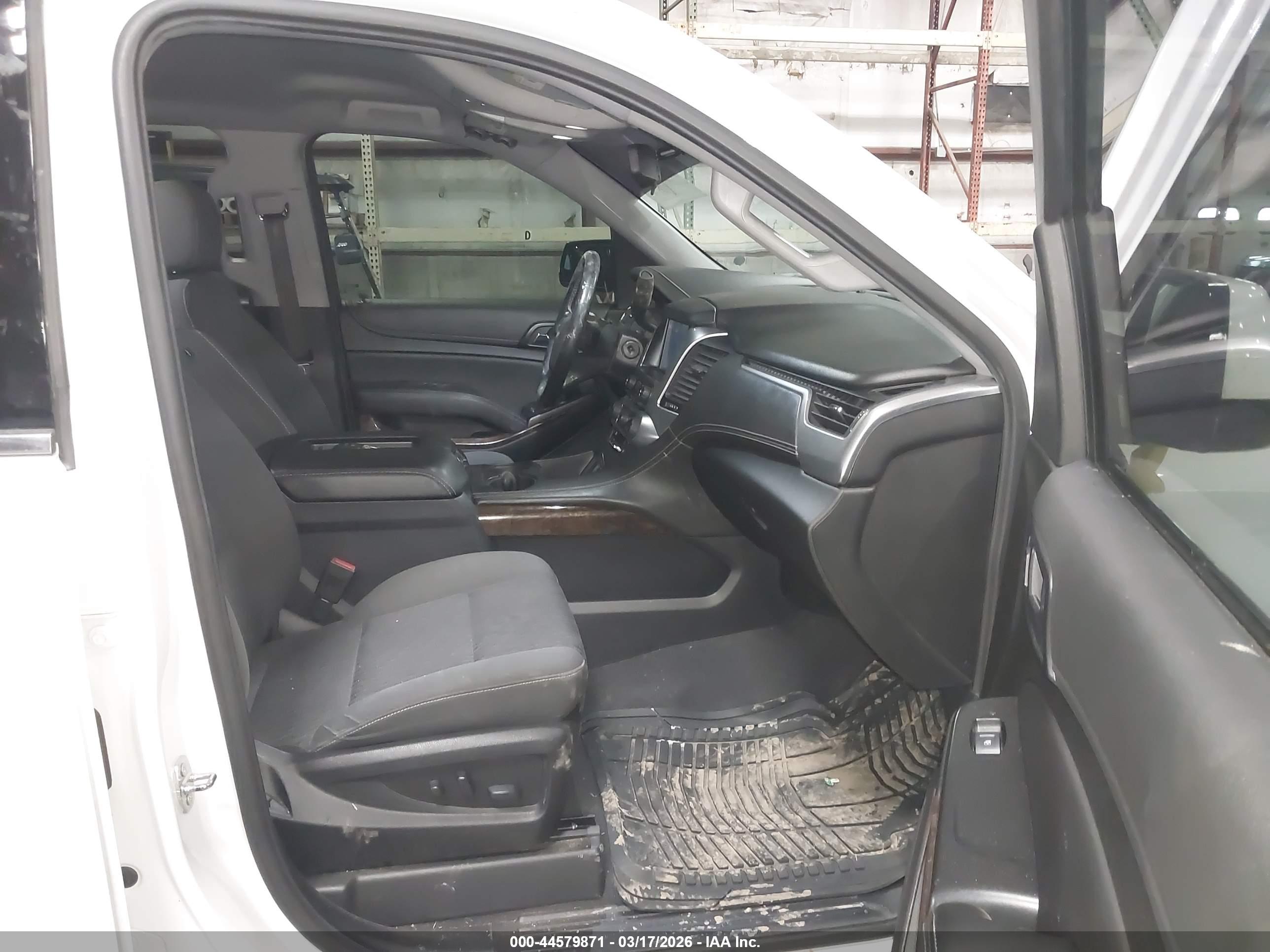 CHEVROLET SUBURBAN image 5