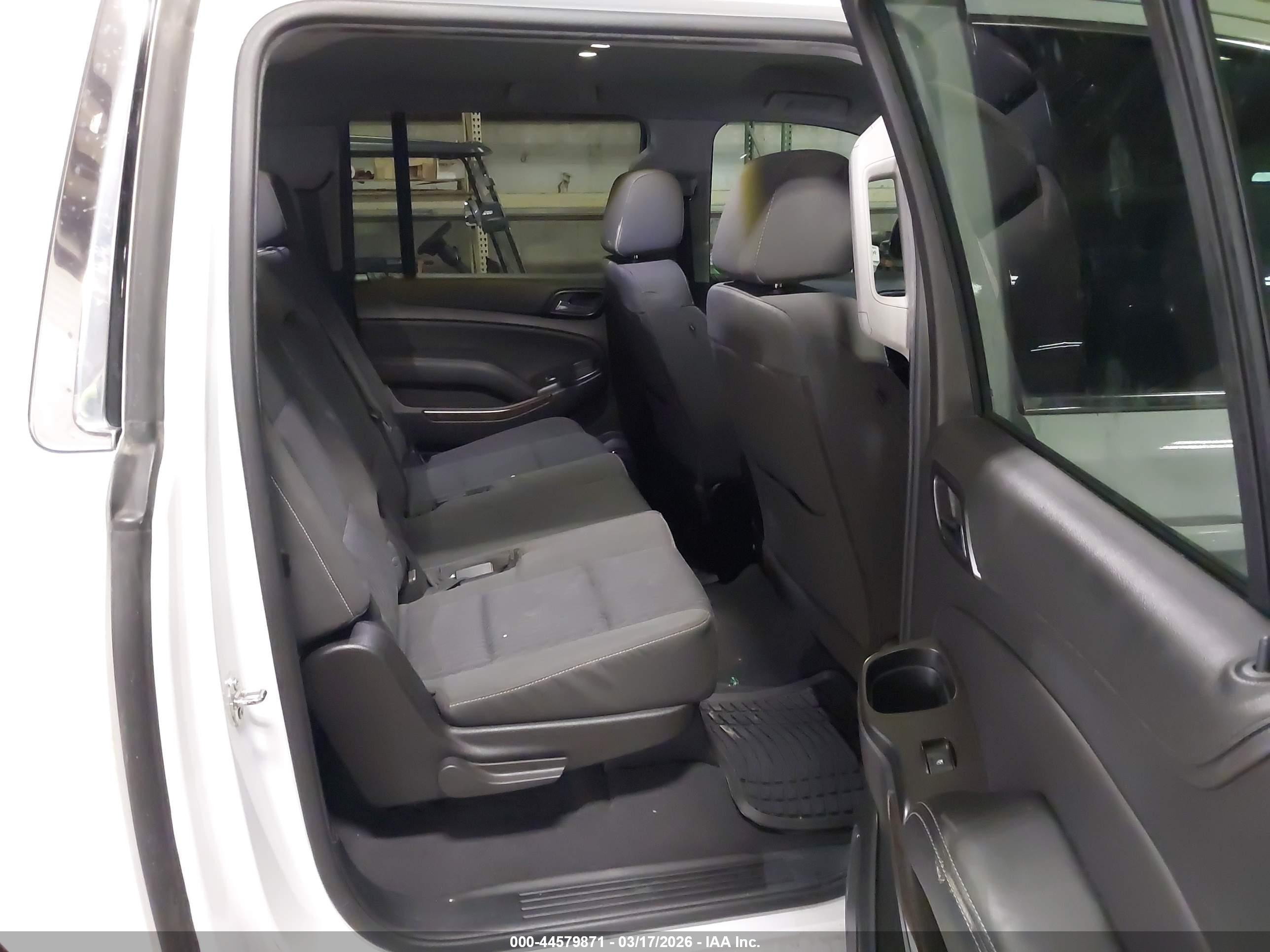 CHEVROLET SUBURBAN image 8