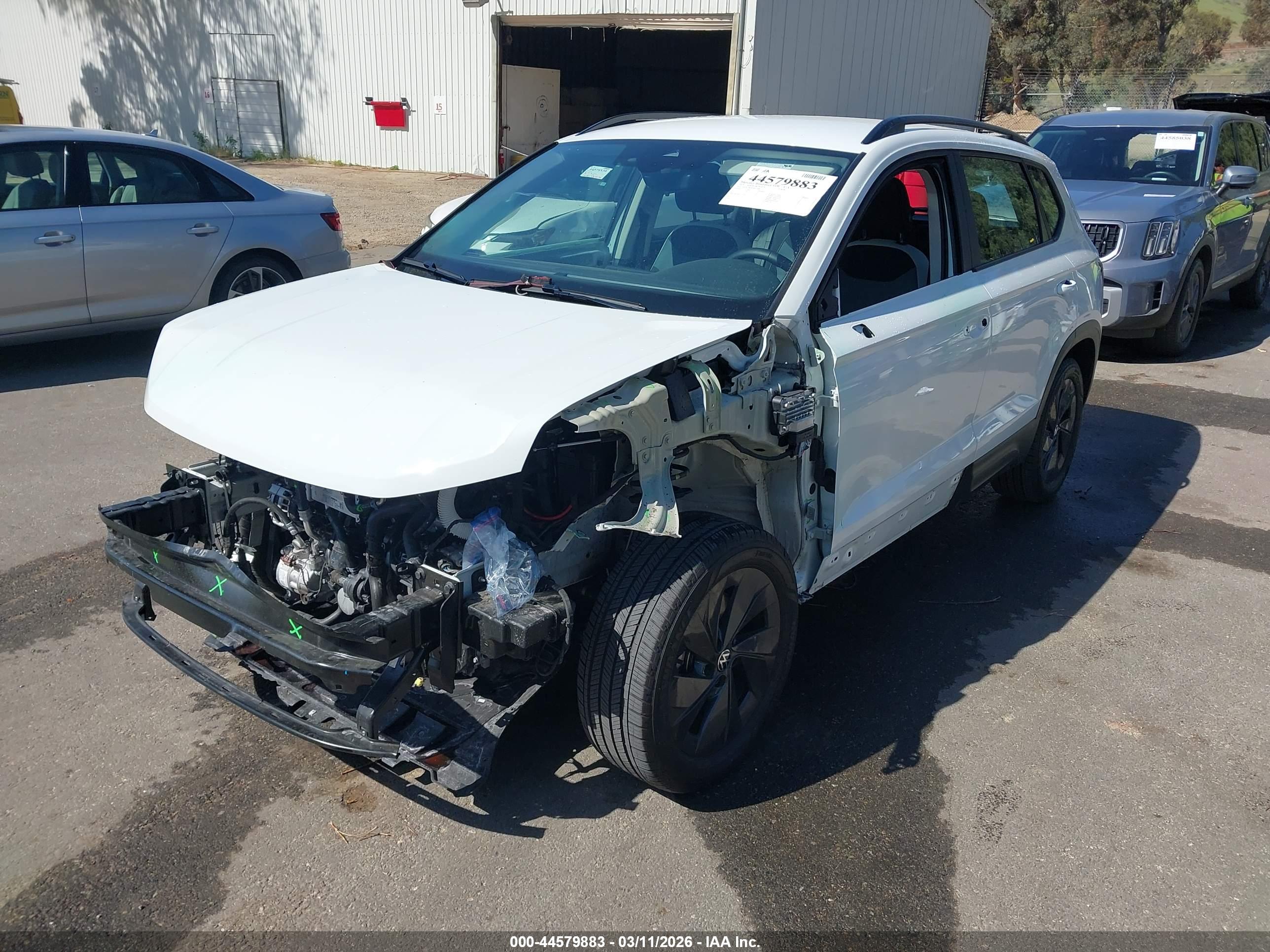 VOLKSWAGEN TAOS image 2
