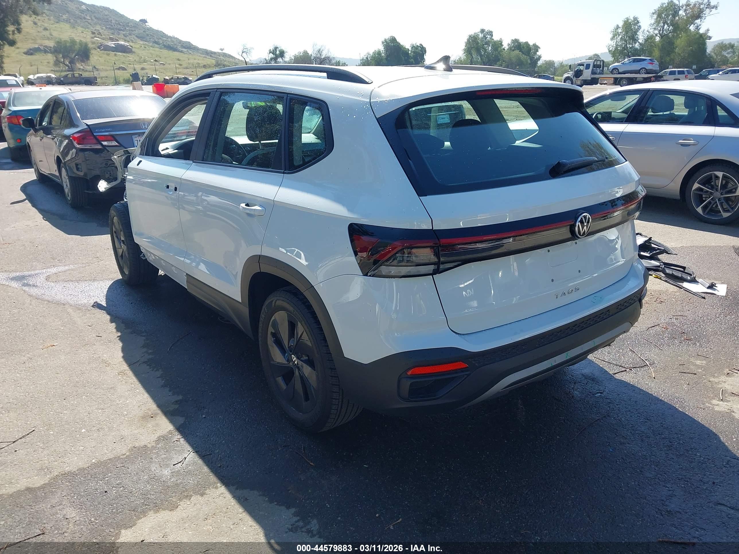 VOLKSWAGEN TAOS image 3