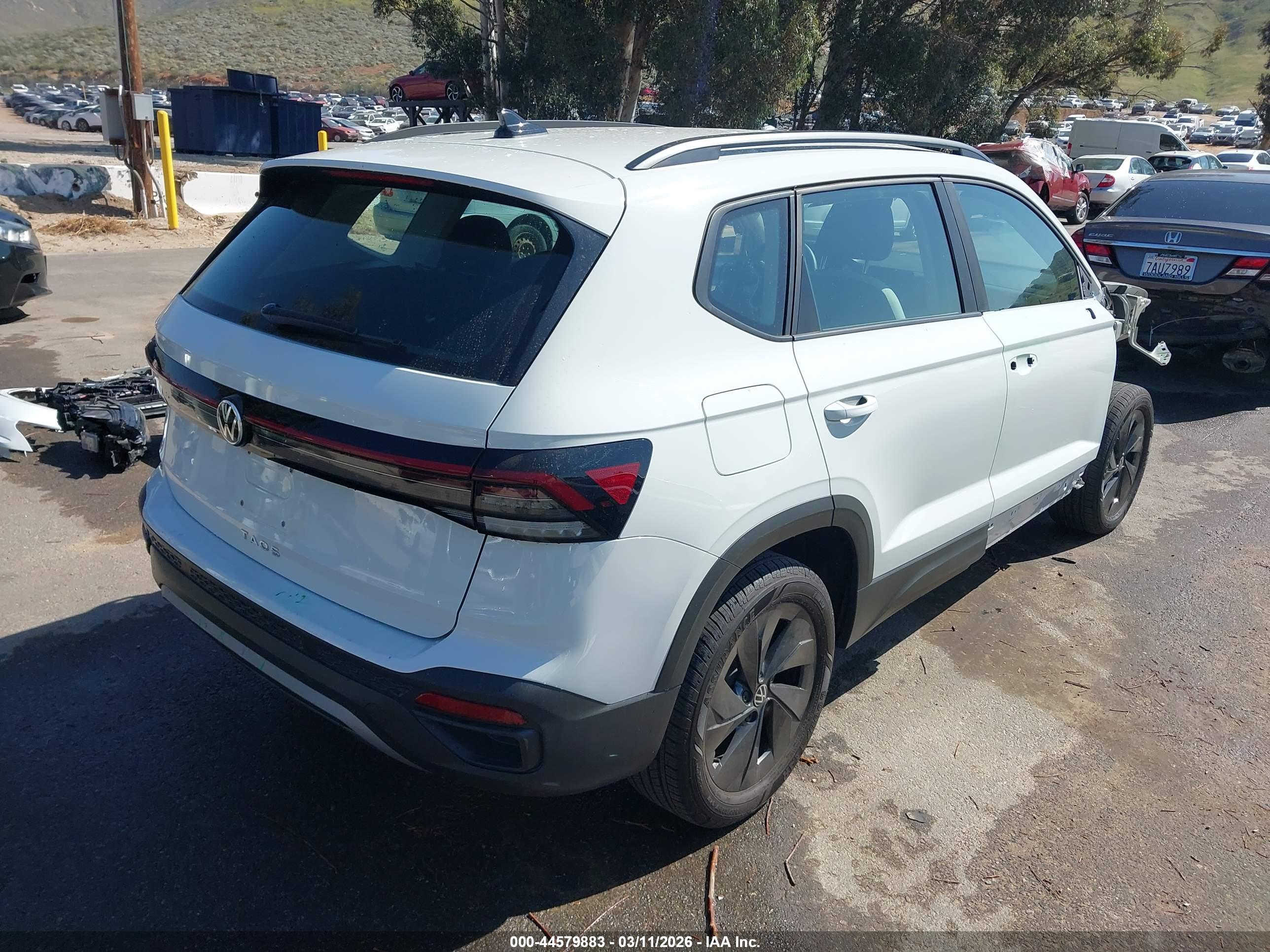 VOLKSWAGEN TAOS image 4