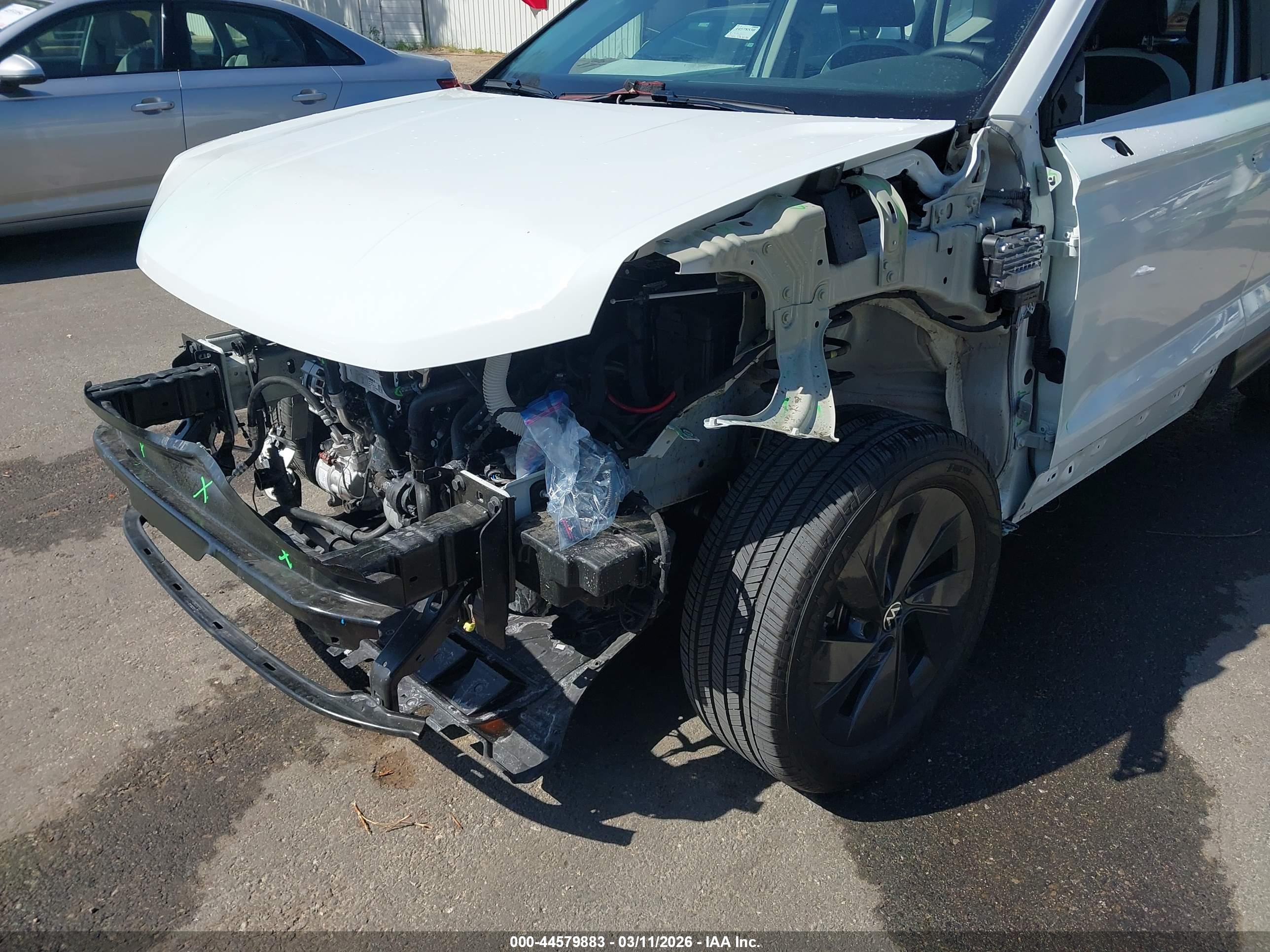 VOLKSWAGEN TAOS image 6