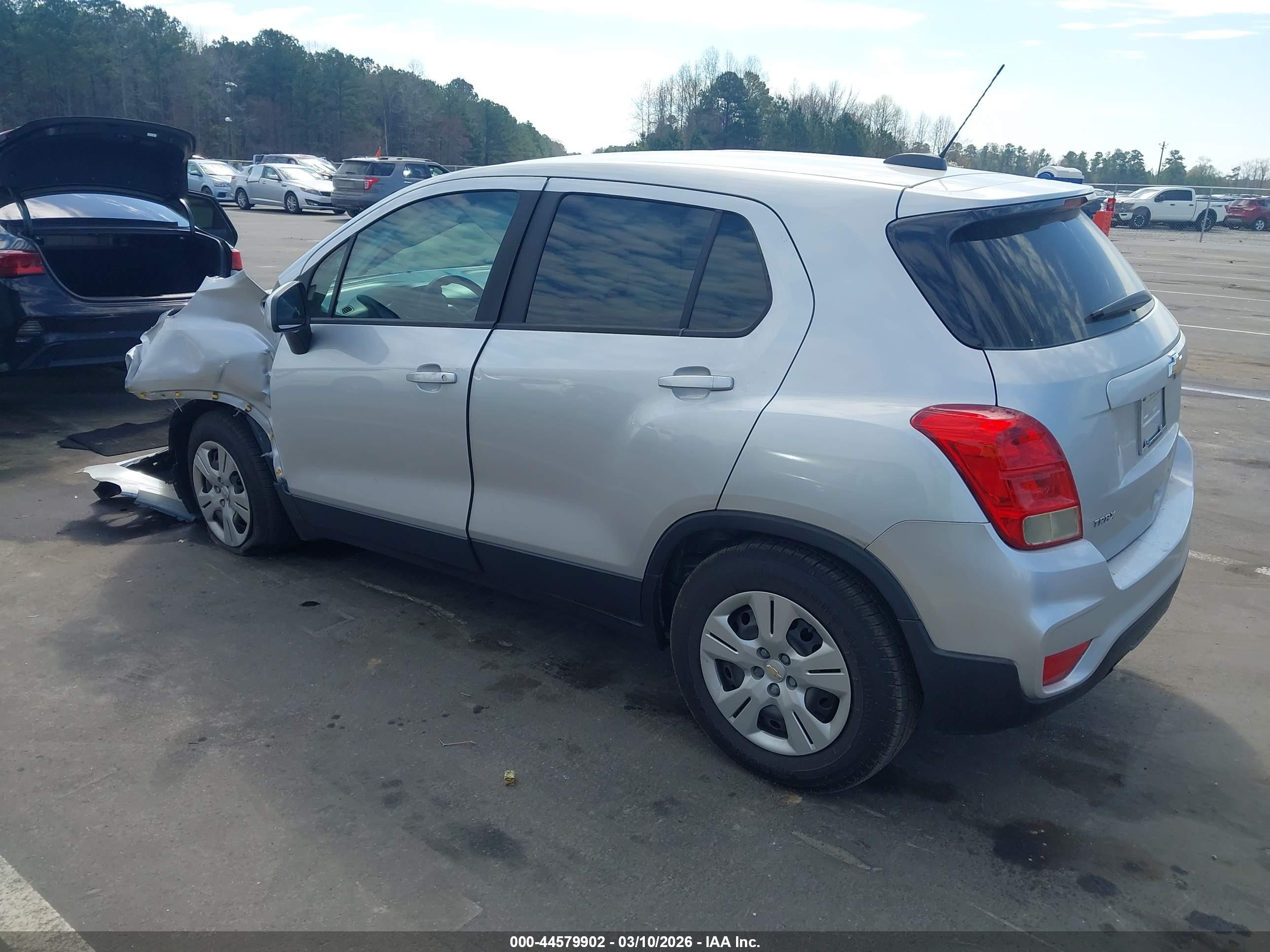 CHEVROLET TRAX image 3
